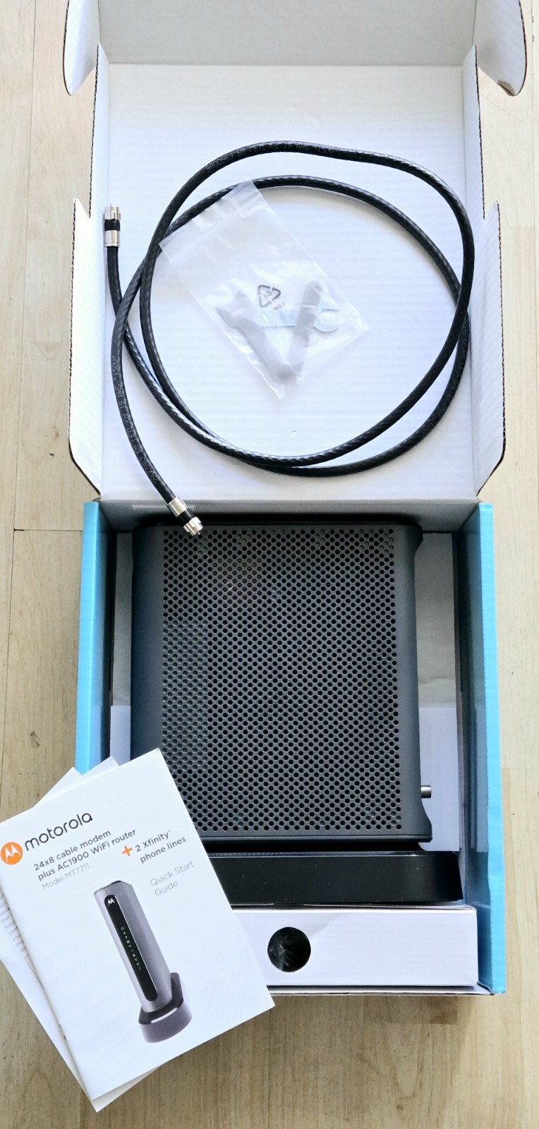 MOTOROLA MT7711 24X8 Cable Modem and AC1900 Dual Band Wi-Fi Gigabit Router