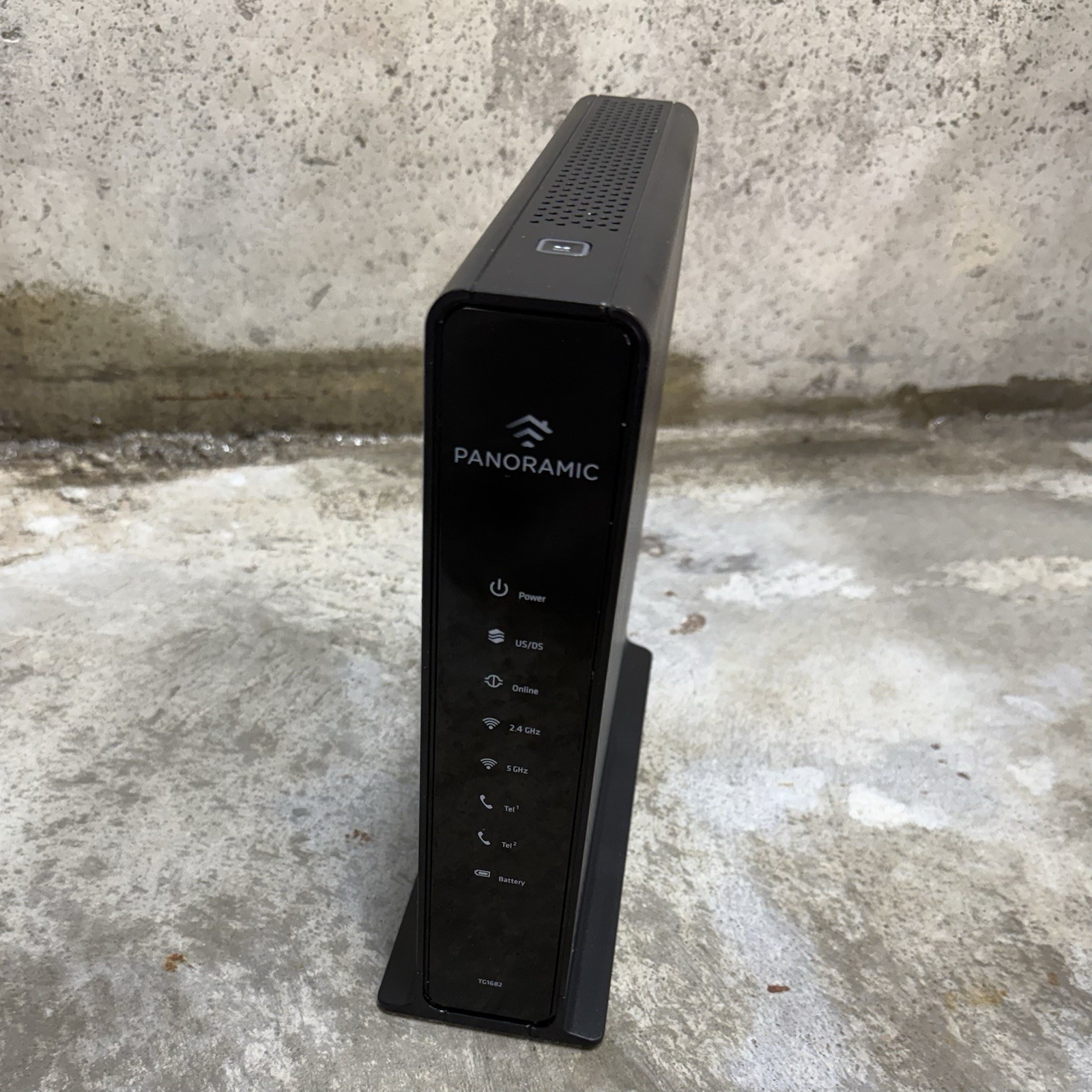 Arris Panoramic TG1682G Dual Band WiFi Router Cable Modem 2.4GHz 5GHz