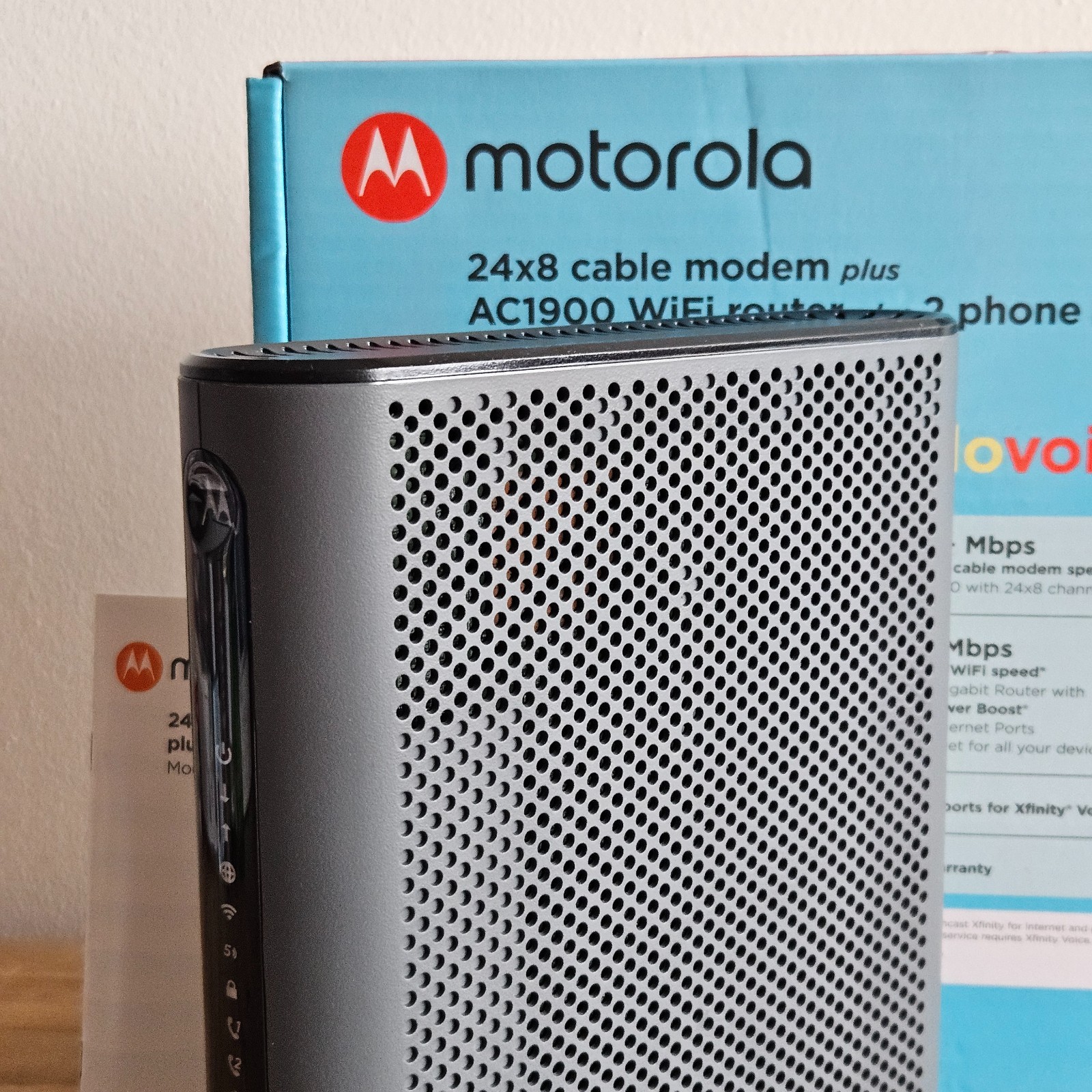 Motorola MT7711 24X8 Cable Modem and AC1900 Dual Band Wi-Fi Gigabit Router USED