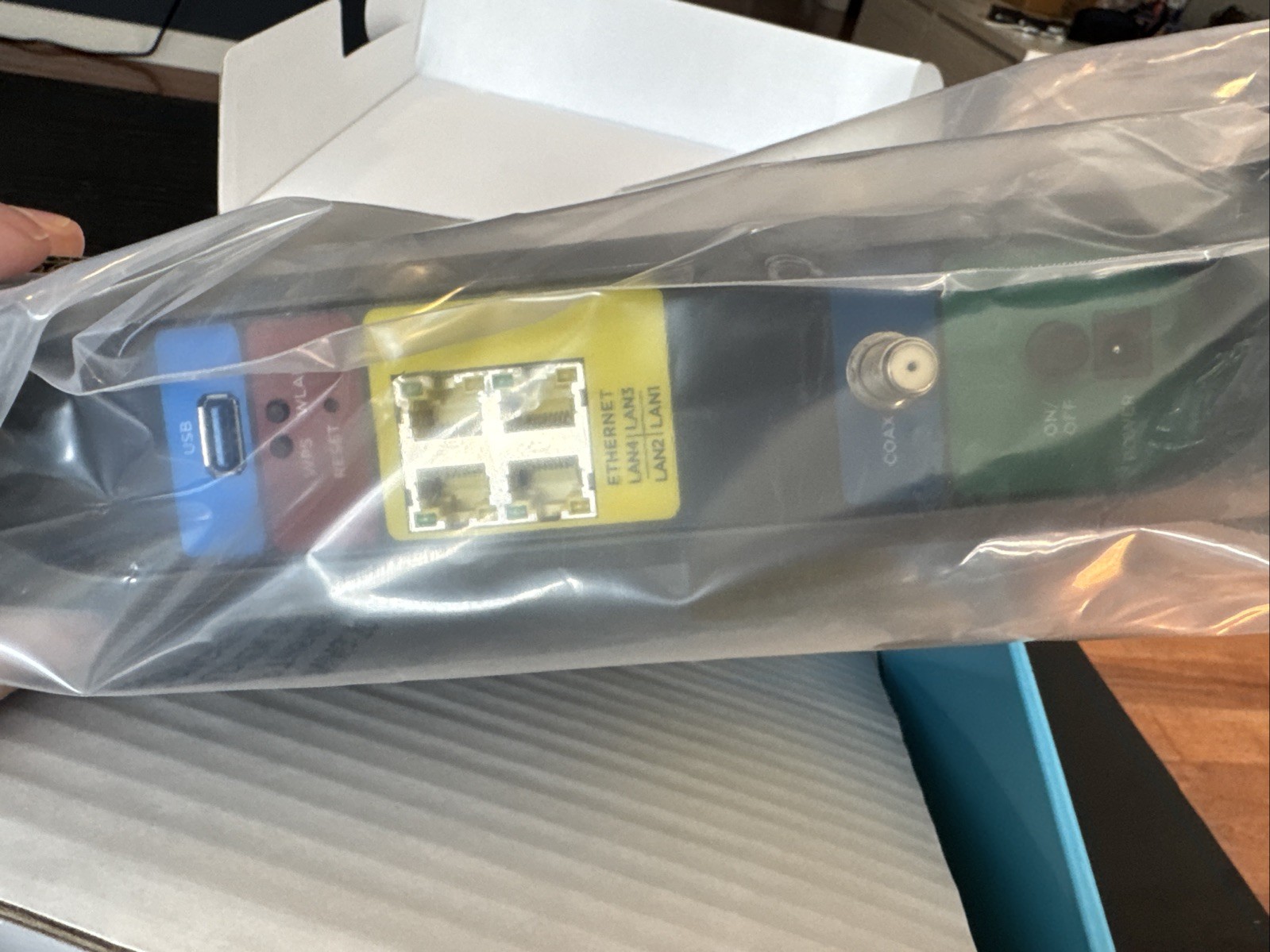 Motorola MG8702 DOCSIS 3.1 Cable Modem Router AC3200 WiFi Gigabit Open Box New