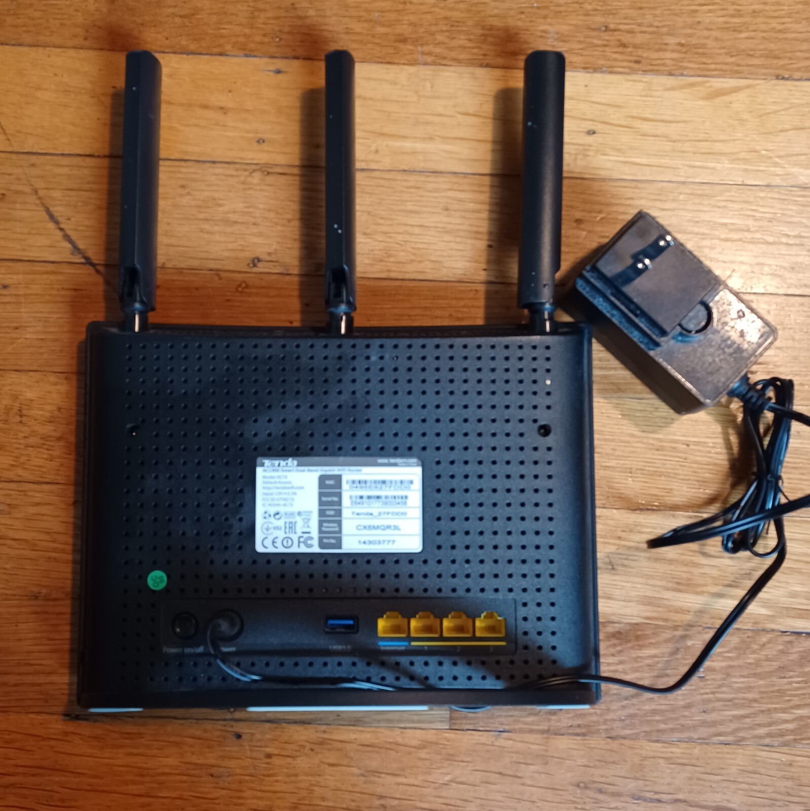 Modem + Router Combo: SURFboard SB6141 Docsis 3.0 + Tenda AC1900 Router
