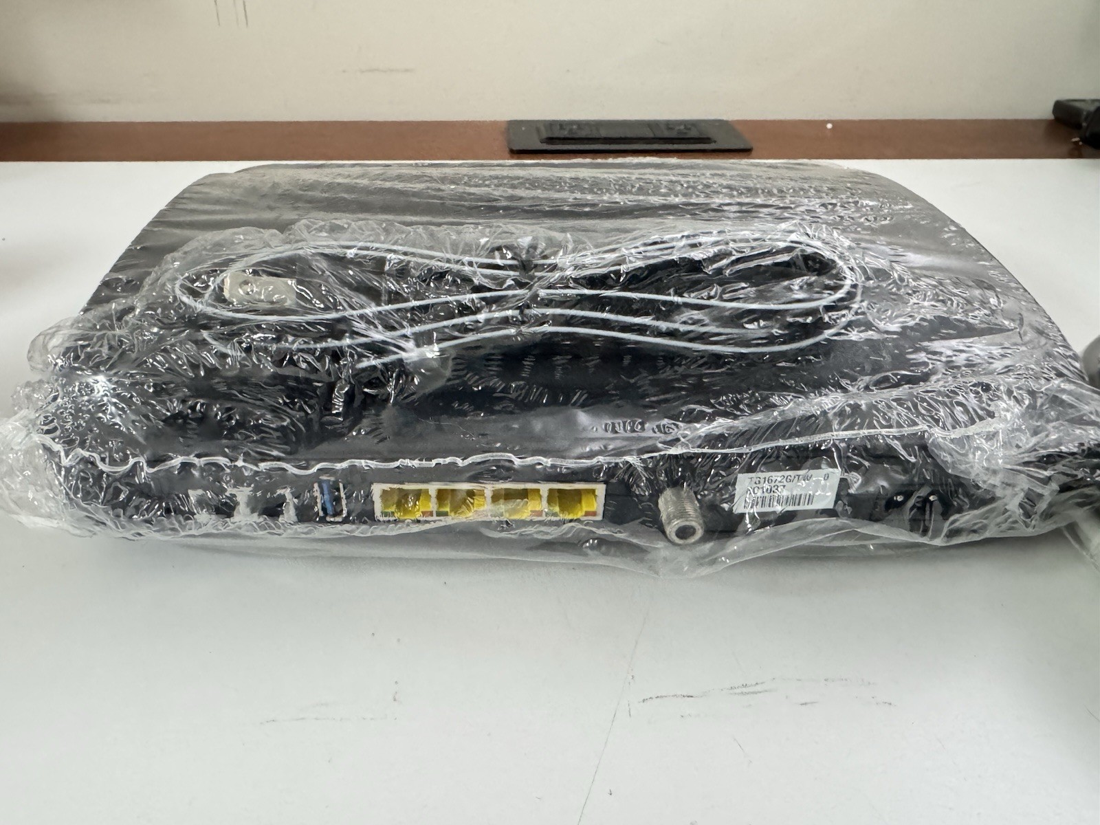 Arris TG1672G Touchstone Telephony Gateway WIFI (2.5GHz – 5.0GHz) 4 Port Modem