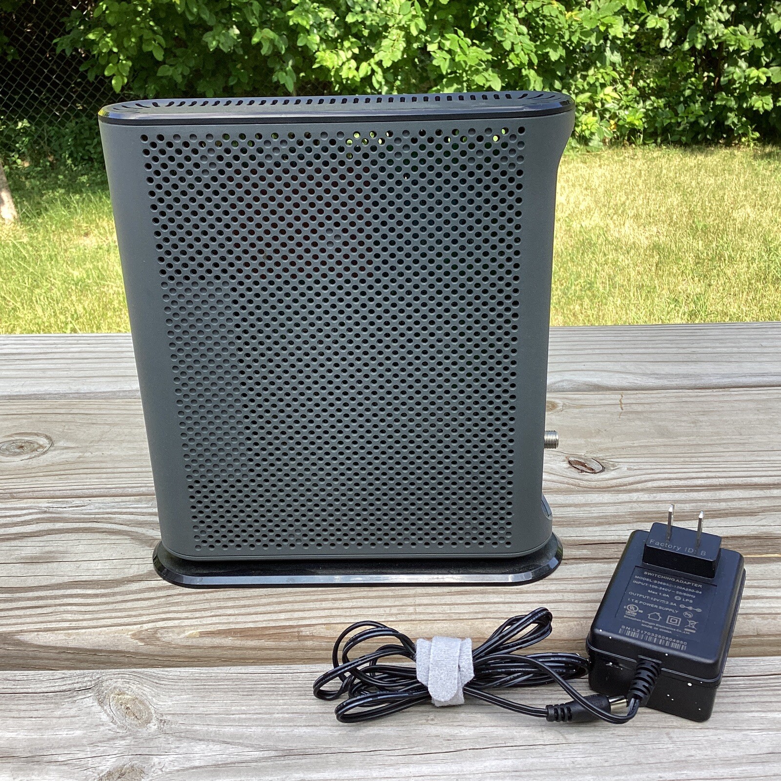 MOTOROLA CABLE MODEM PLUS WIFI ROUTER DOCSIS 3.0 16X4 AC1900 MG7550 POWER BOOST