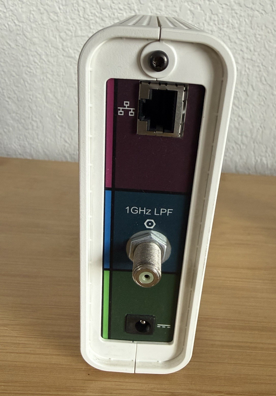 Arris Surfboard Model White SB6141 Cable Modem with CAT5e and Coax cables etc