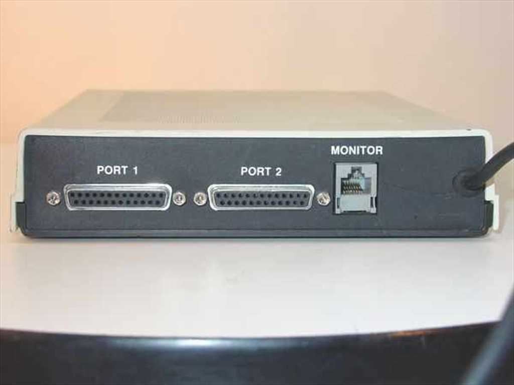 E COMMS Inc. 50075 Model 2-2 Clocking Converter V.24 / V.24 2-Port