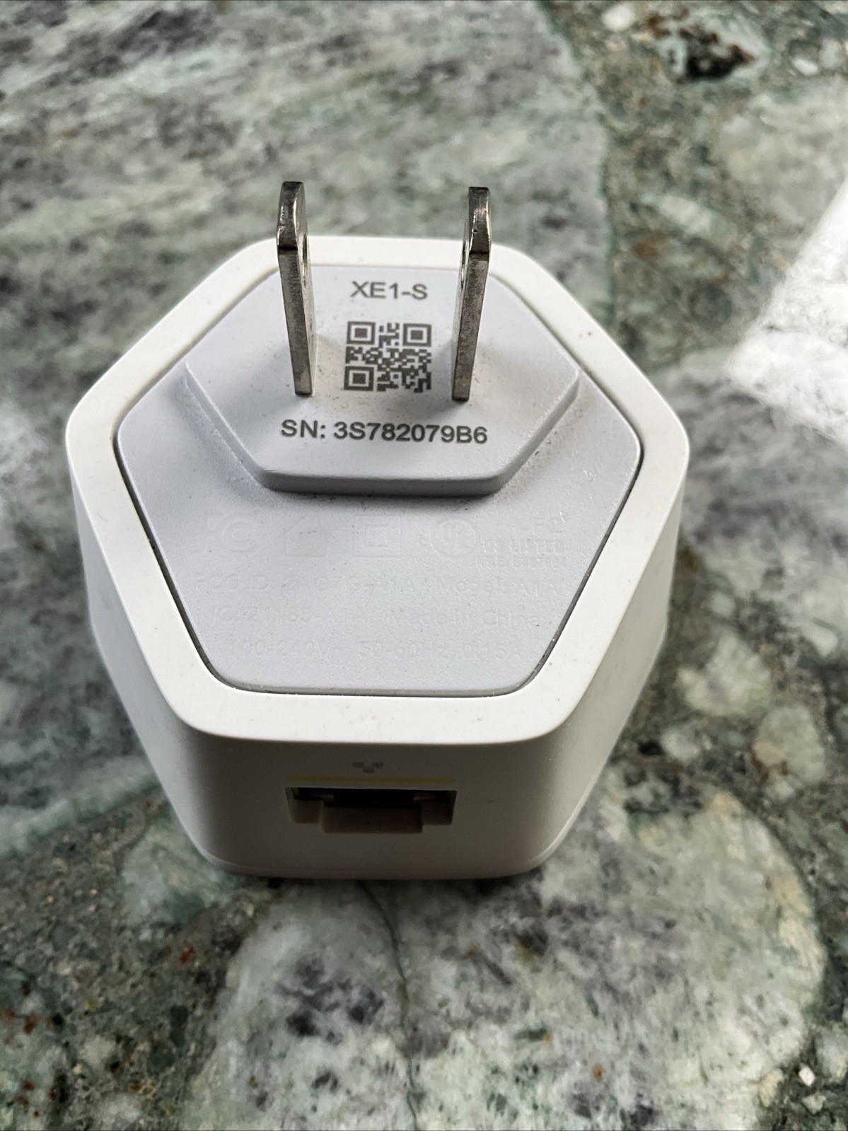 (1) Xfinity xFi Pods WiFi Network Range Extender, 1st Generation, XE1-S