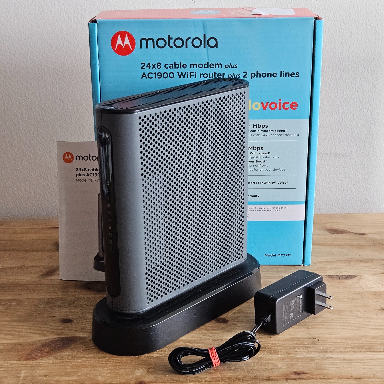 Motorola MT7711 24X8 Cable Modem and AC1900 Dual Band Wi-Fi Gigabit Router USED