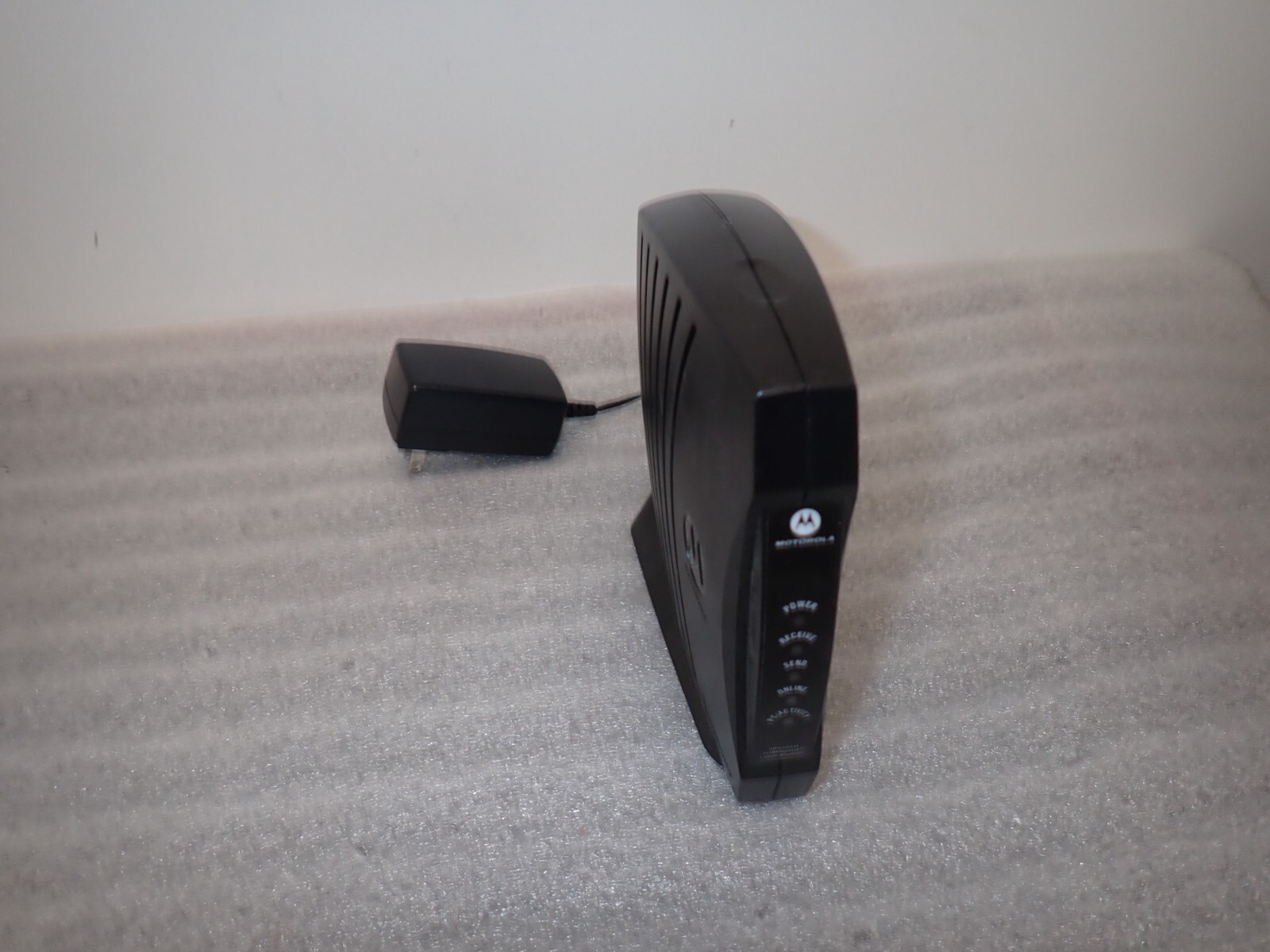 Motorola SURFboard SB5101U DOCSIS 2.0 (38.91 Mbps) Cable Modem w/ AC Adapter
