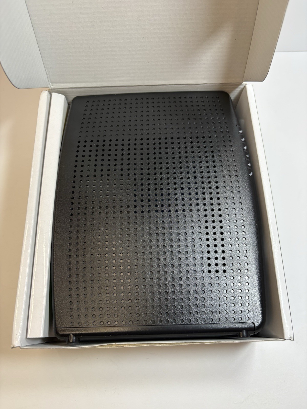 ARRIS SBV3202 Docsis 3.0 Voice Cable Modem – Black