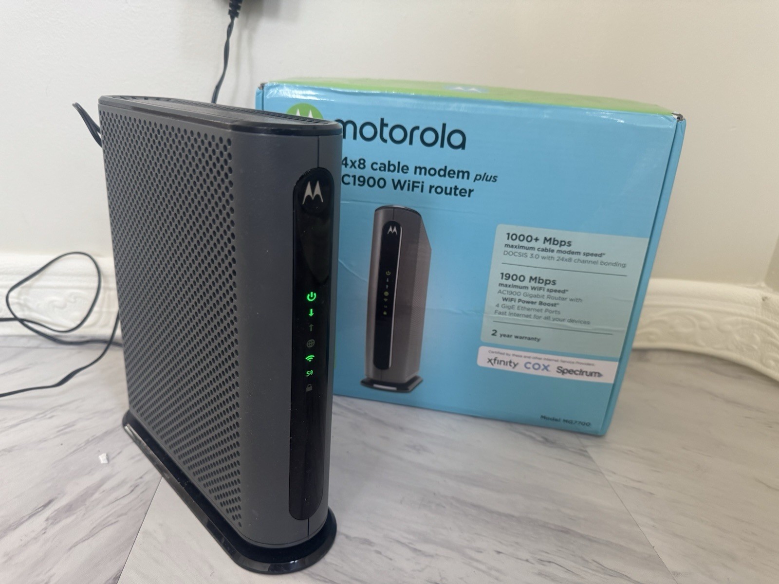 Motorola MG7700 24×8 3.0 Cable Modem + AC 1900 WiFi Router 1GB + Power Adapter