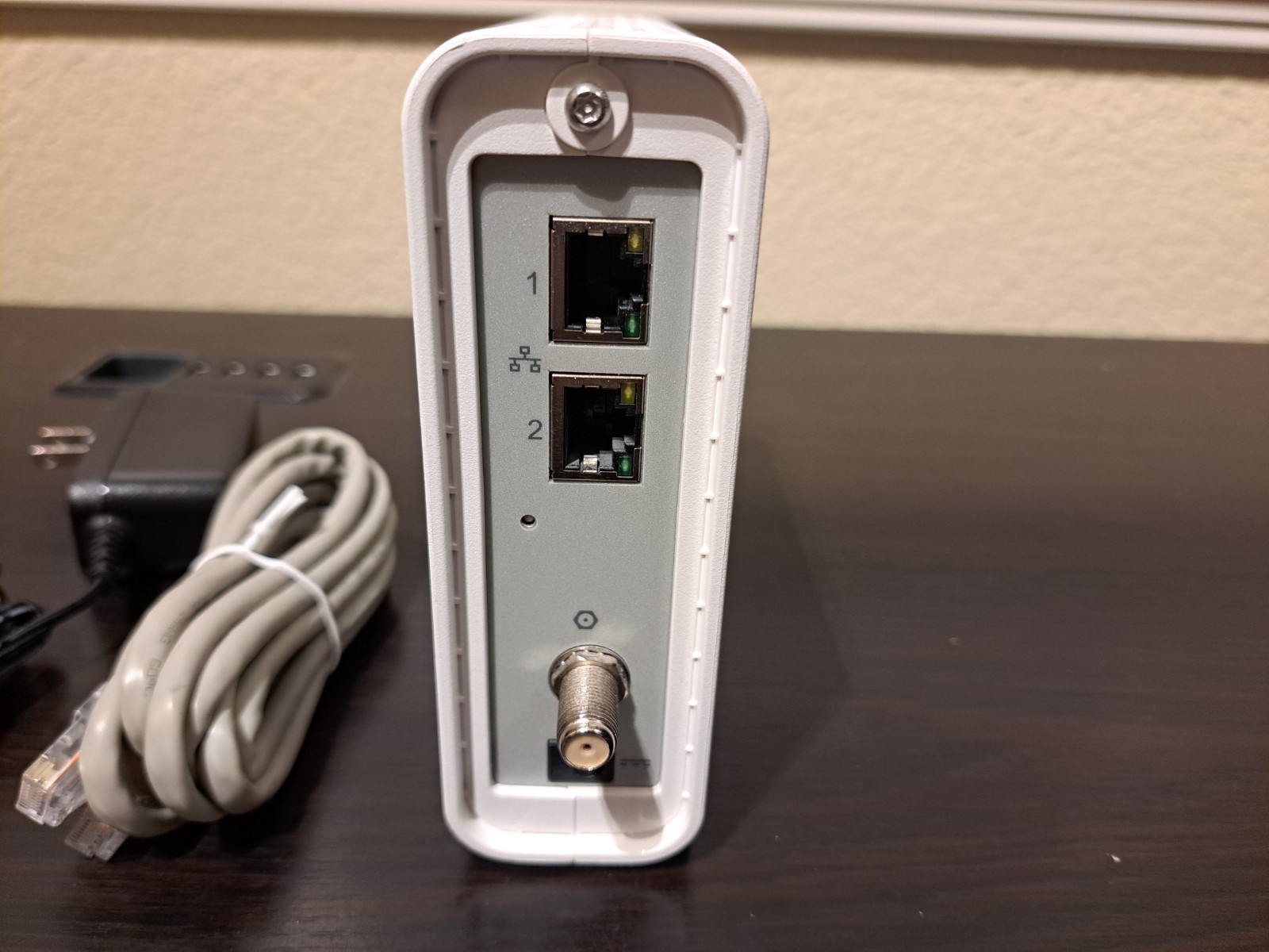 ARRIS SURFboard SB8200 V2 DOCSIS 3.1 Cable Modem Gigabit 2 Ports Ethernet+Power