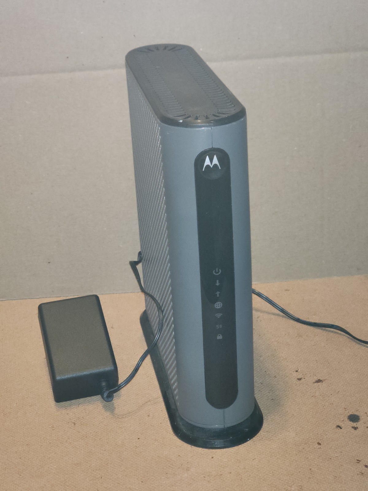 Motorola MG7540 16×4 DOCSIS 3.0 Cable Modem plus AC1600 WiFi Router w/AC Adapter