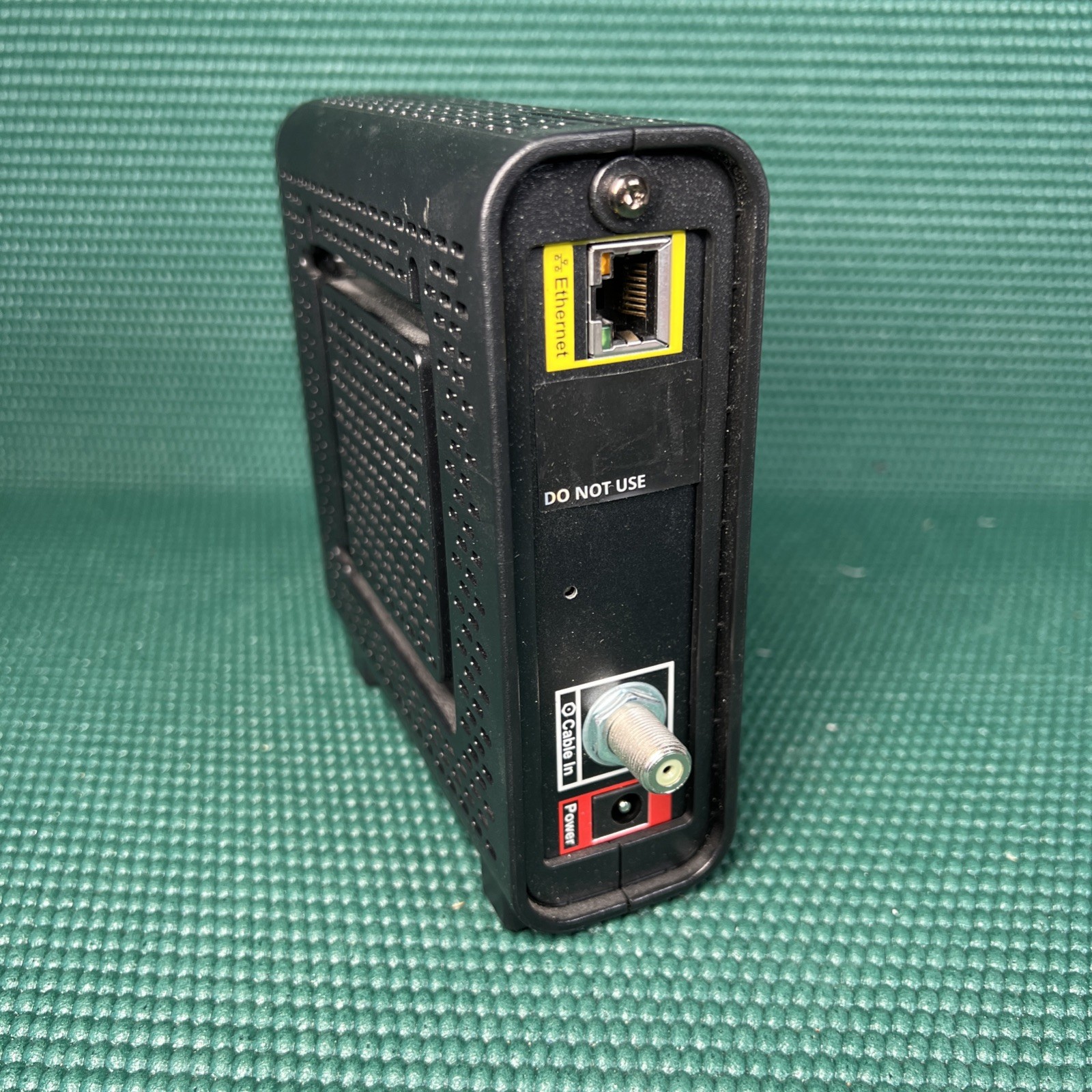 ARRIS Touchstone CM8200A DOCSIS 3.1 Ultra Fast Cable Modem – Black