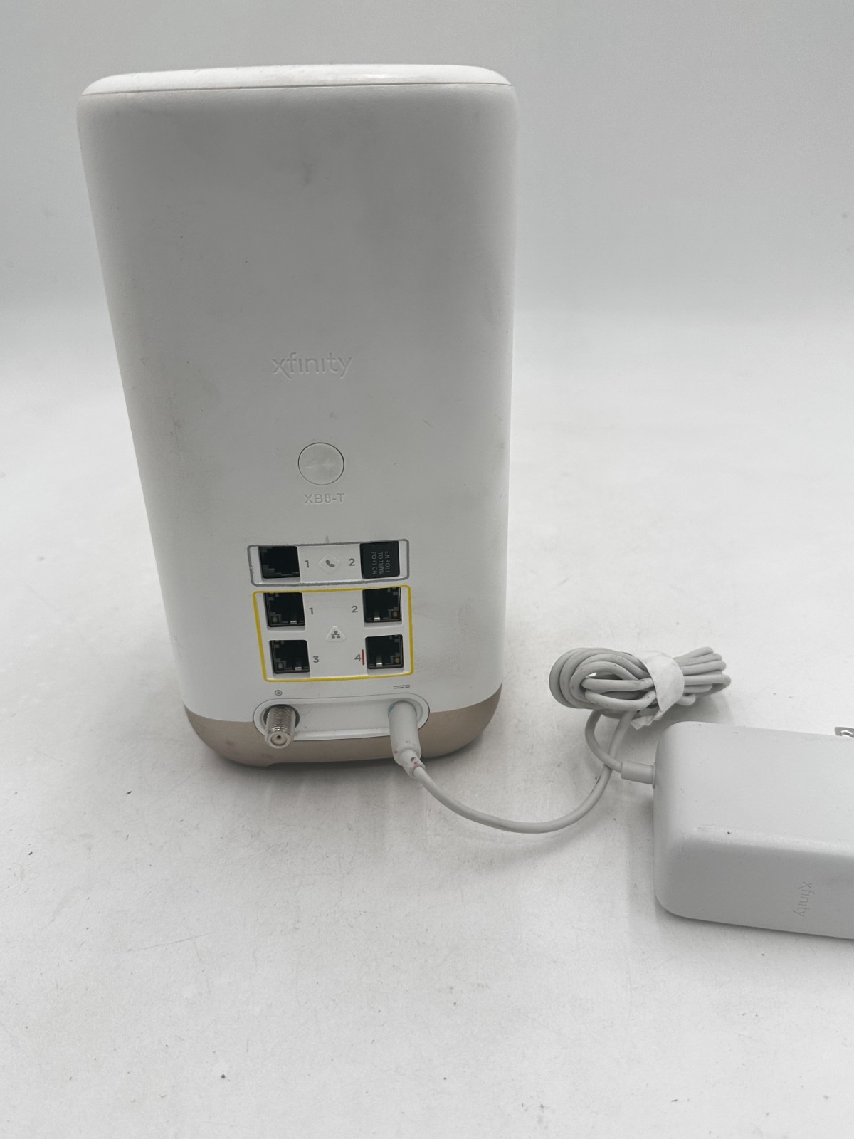 Xfinity xFi XB8-T Gateway Router White Tri-Band 2.5 Gbps 4x Gigabit Ethernet