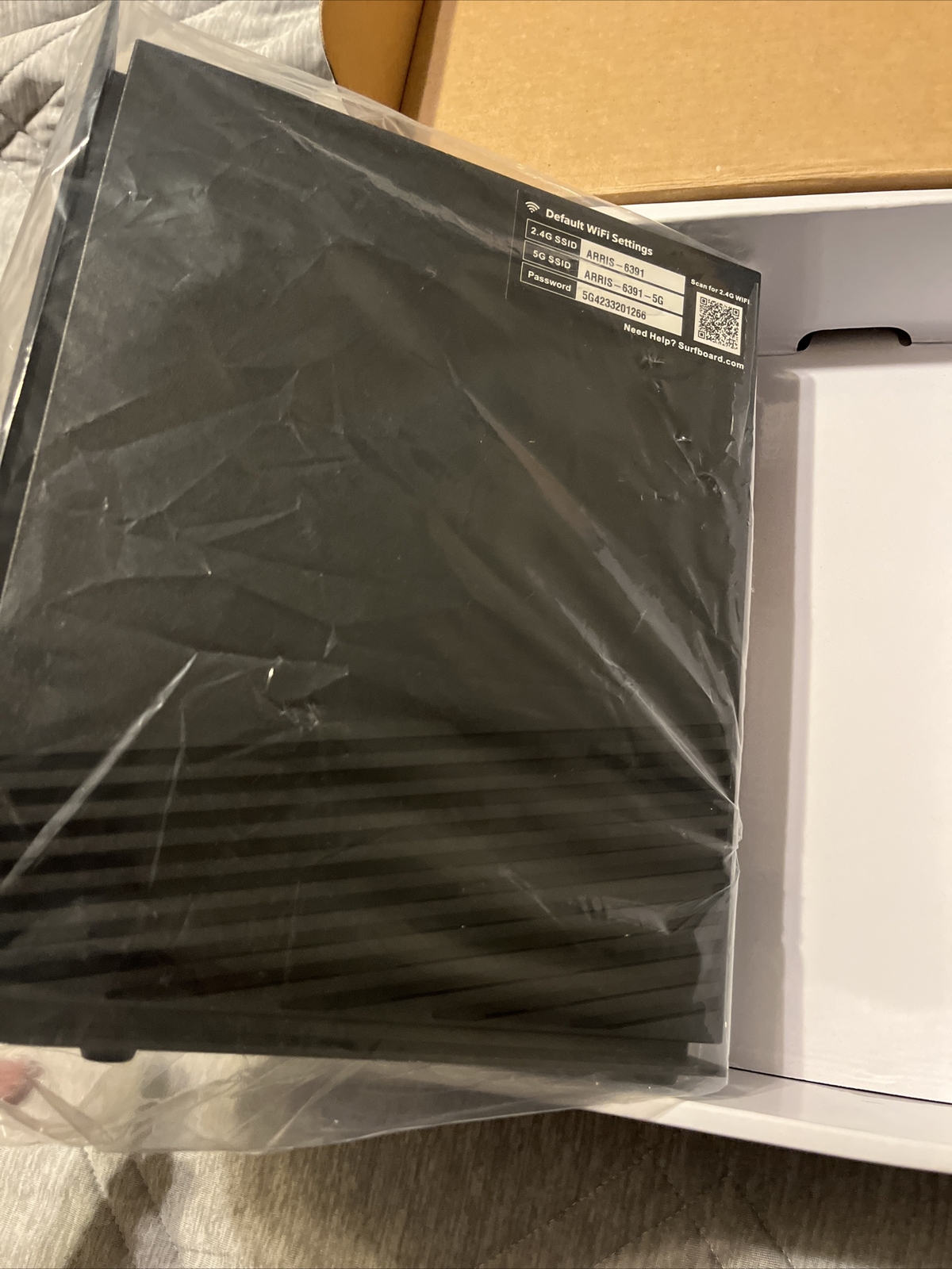 ARRIS SURFboard SBG7600AC2 32×8 DOCSIS 3.0 Cable Modem AC2350 Wi-Fi Router Black
