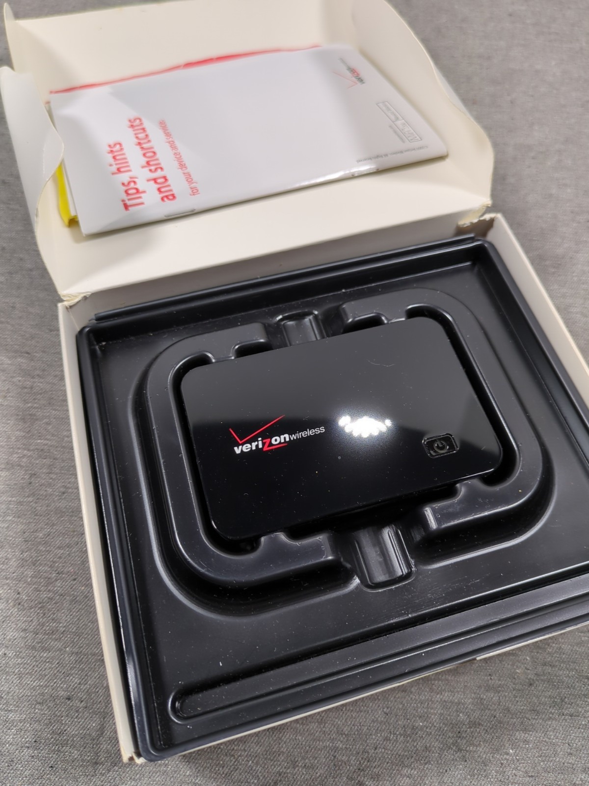 Verizon Wireless MiFi 2200 3G WiFi Hotspot Charger & Case Included Needs battery
