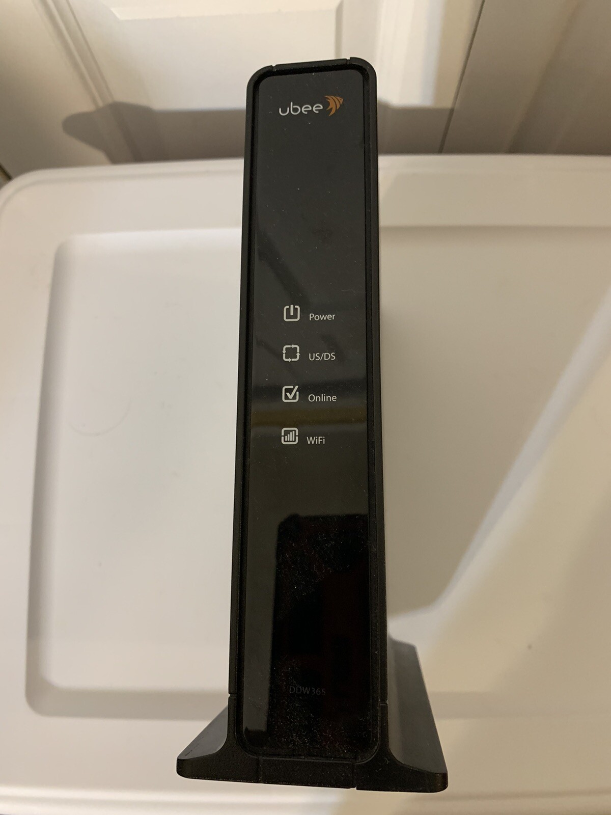 Ubee DDW365 DOCSIS 3.0 Cable Modem 8×4 Wireless Router Gateway WiFi 802.11n