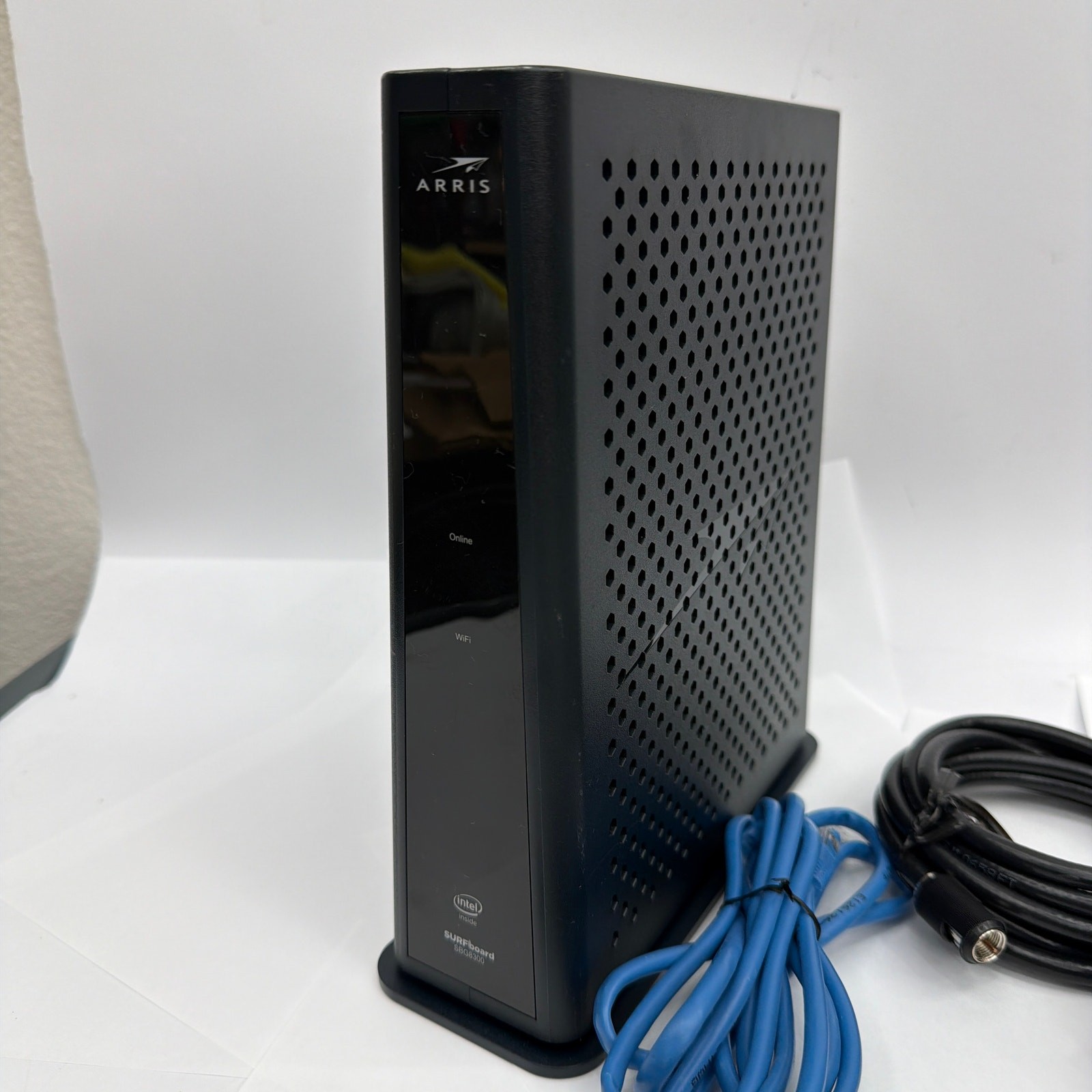 ARRIS SURFboard SBG8300 DOCSIS 3.1 Cable Modem WiFi Router