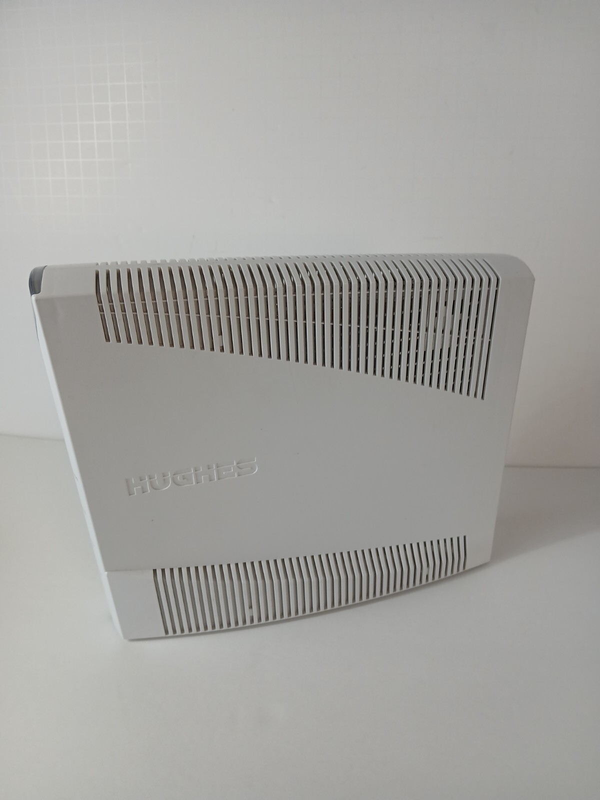 Kit Hughes HN9000 Satellite Modem and WiFi NETGEAR WPN824 Router with PS, cables
