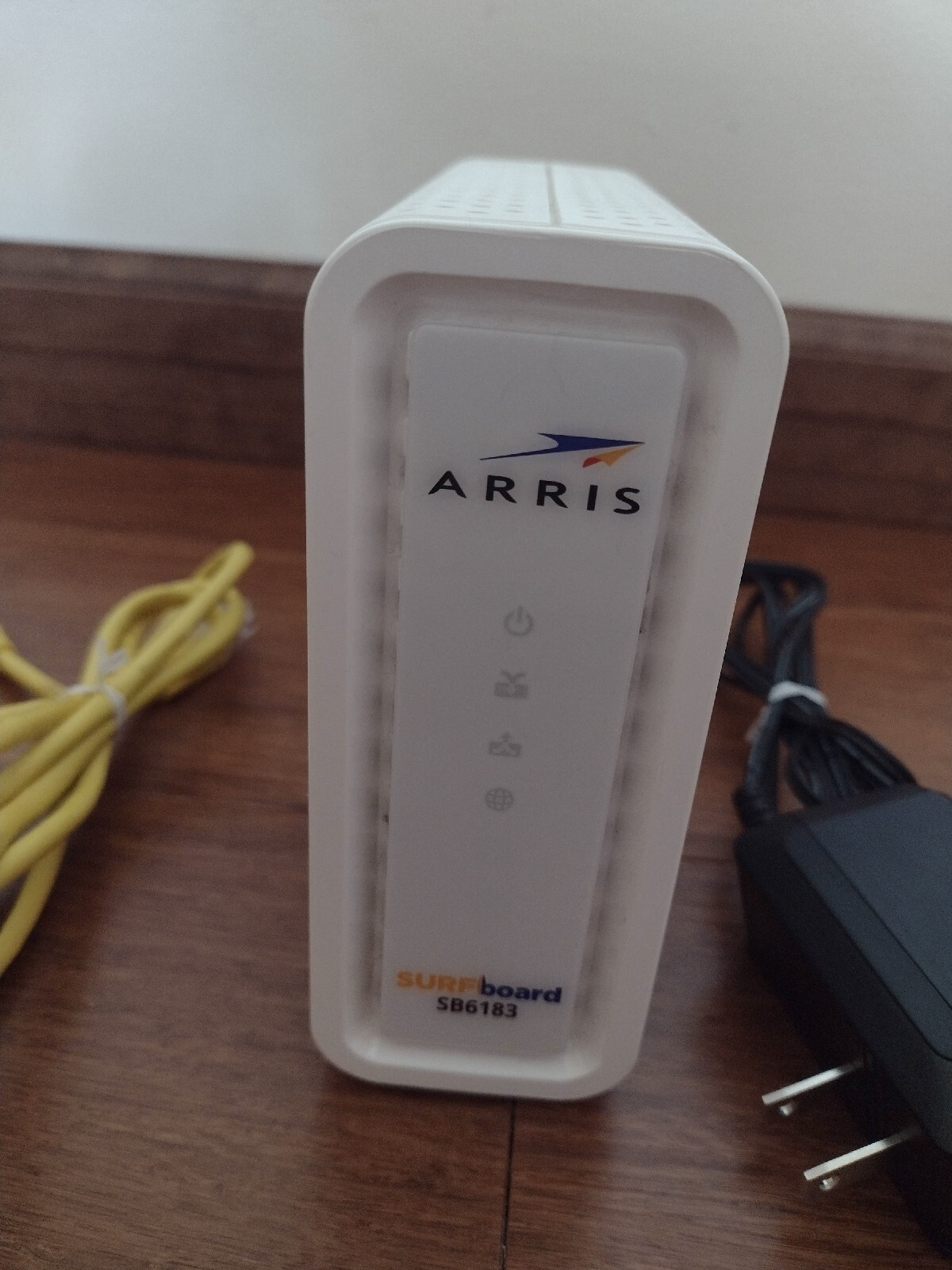 Arris SB6183 Surfboard Docsis 3.0 686 Mbps Cable 16X4 Channels Modem W/ Cords