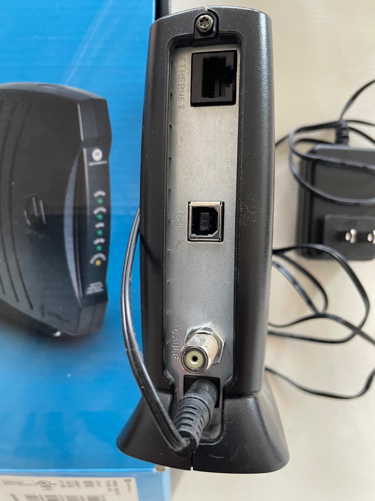 MOTOROLA Surfboard Cable Modem Model:SB5101U Cable Modem-box, disk, connectors