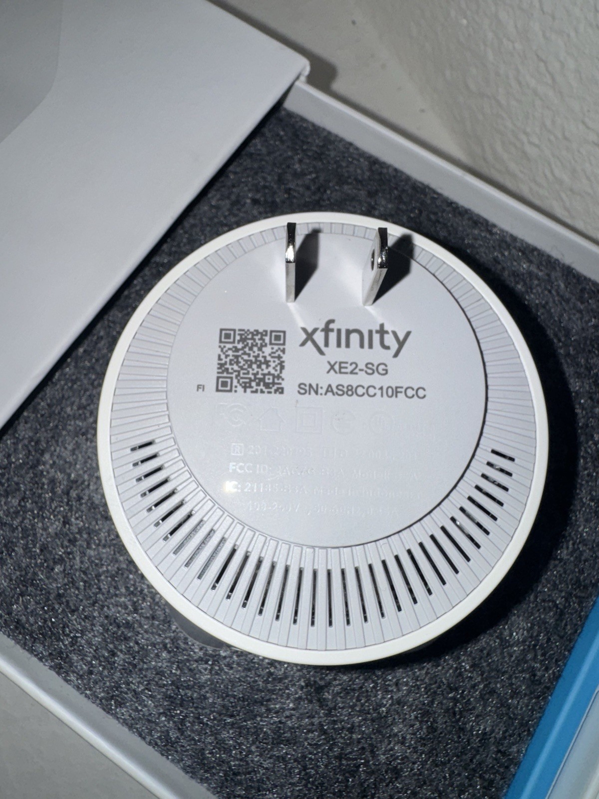 Xfinity xFi Pod 2nd Gen XE2-SG WiFi Range Extender Mesh Router w/ Original Box