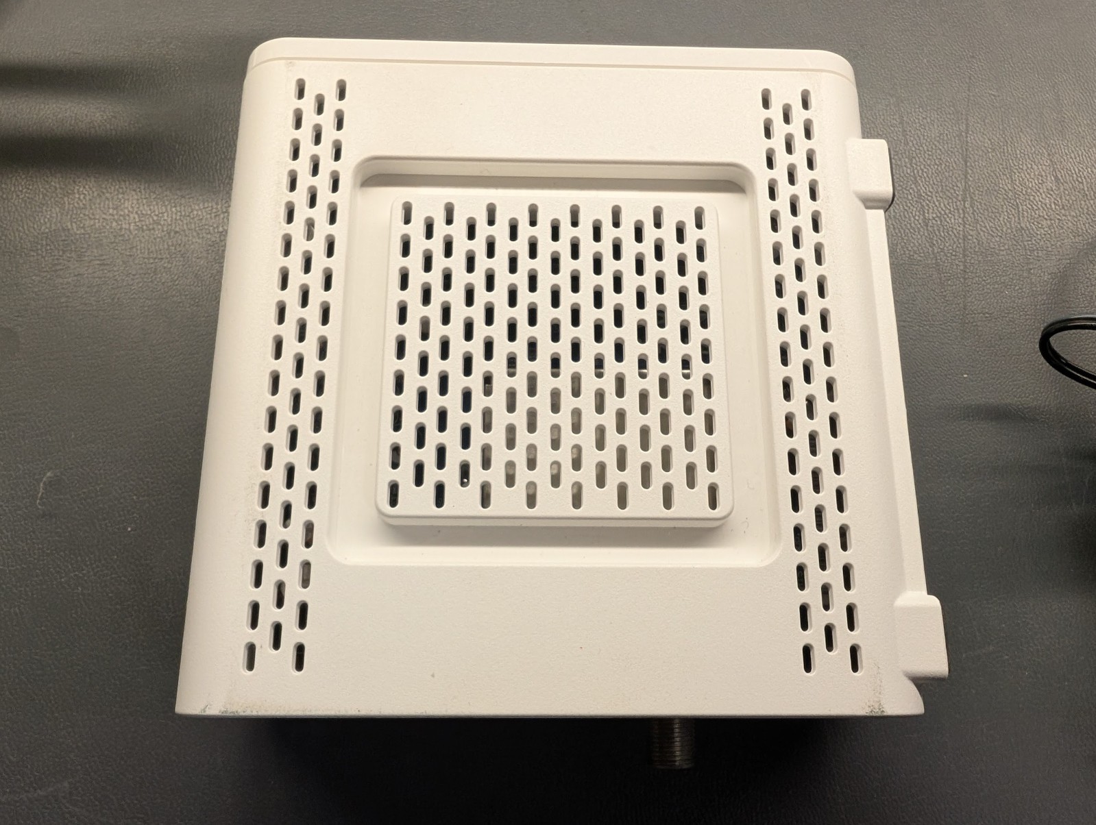 ARRIS SURFboard SB6190 DOCSIS 3.0 32 x 8 Gigabit Cable Modem