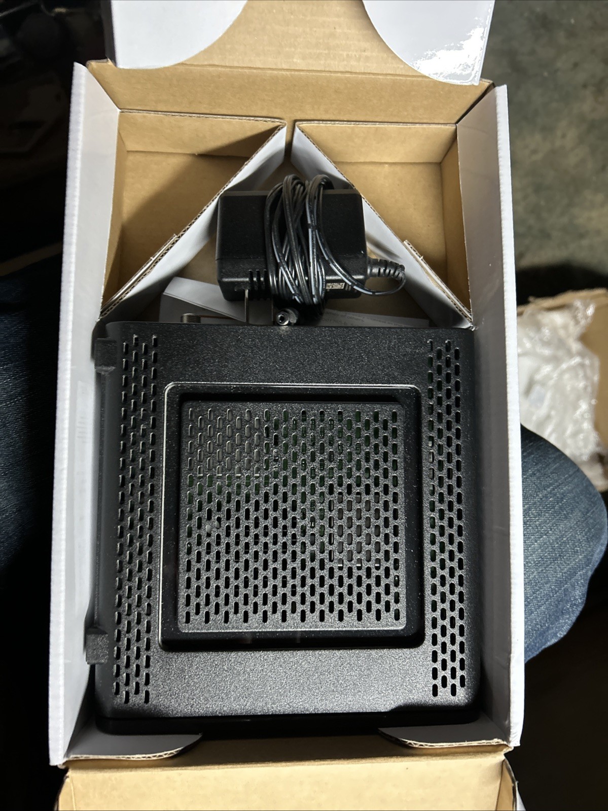 ARRIS SURFboard SBG10 DOCSIS Cable Modem & AC1600 Wi-Fi Router + Power Supply