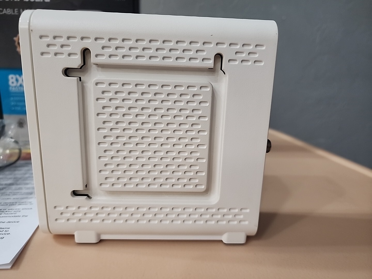 ARRIS SURFboard SB6141 8×4 DOCSIS 3.0 Cable Modem Whit Only Power Cable
