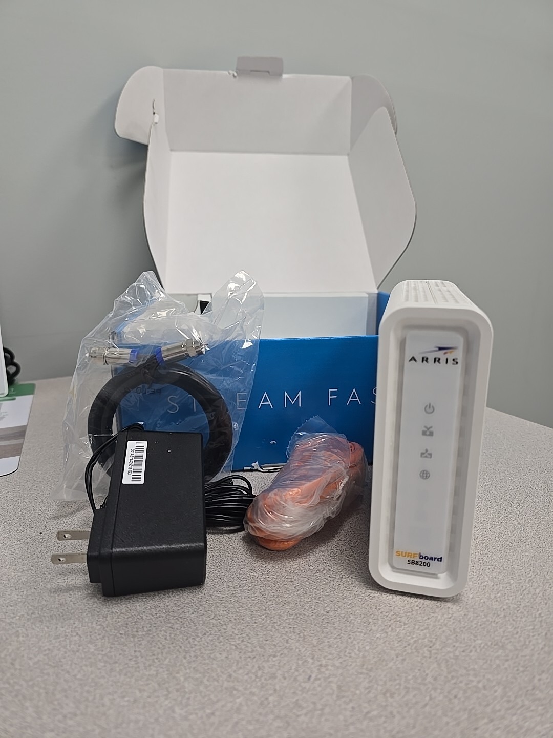 ARRIS SB8200 10 Gbps 2 Port Cable Modem