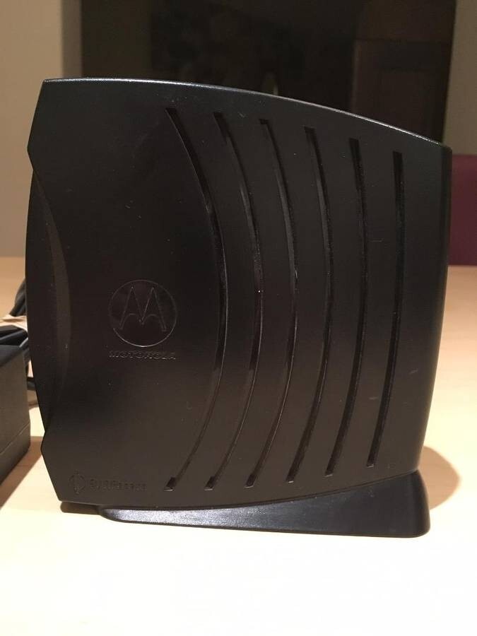 Motorola SURFboard SB5100 Cable Modem with Power Adapter (SB 5100 Surf Board)