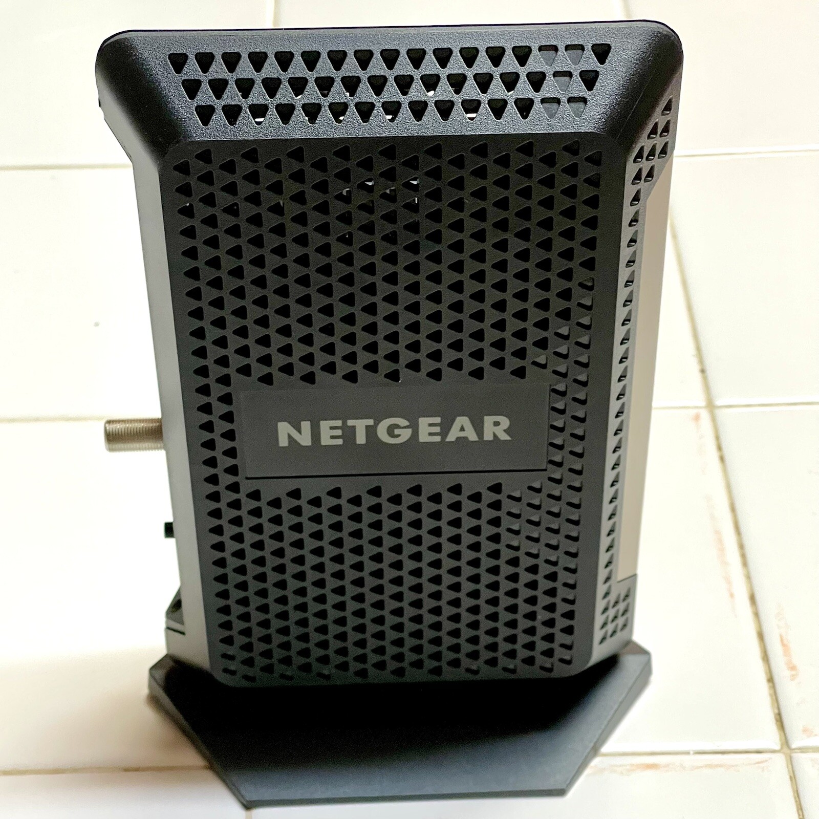 Netgear Nighthawk Cable Modem DOCSIS 3.1 Used High Quality Connect TV