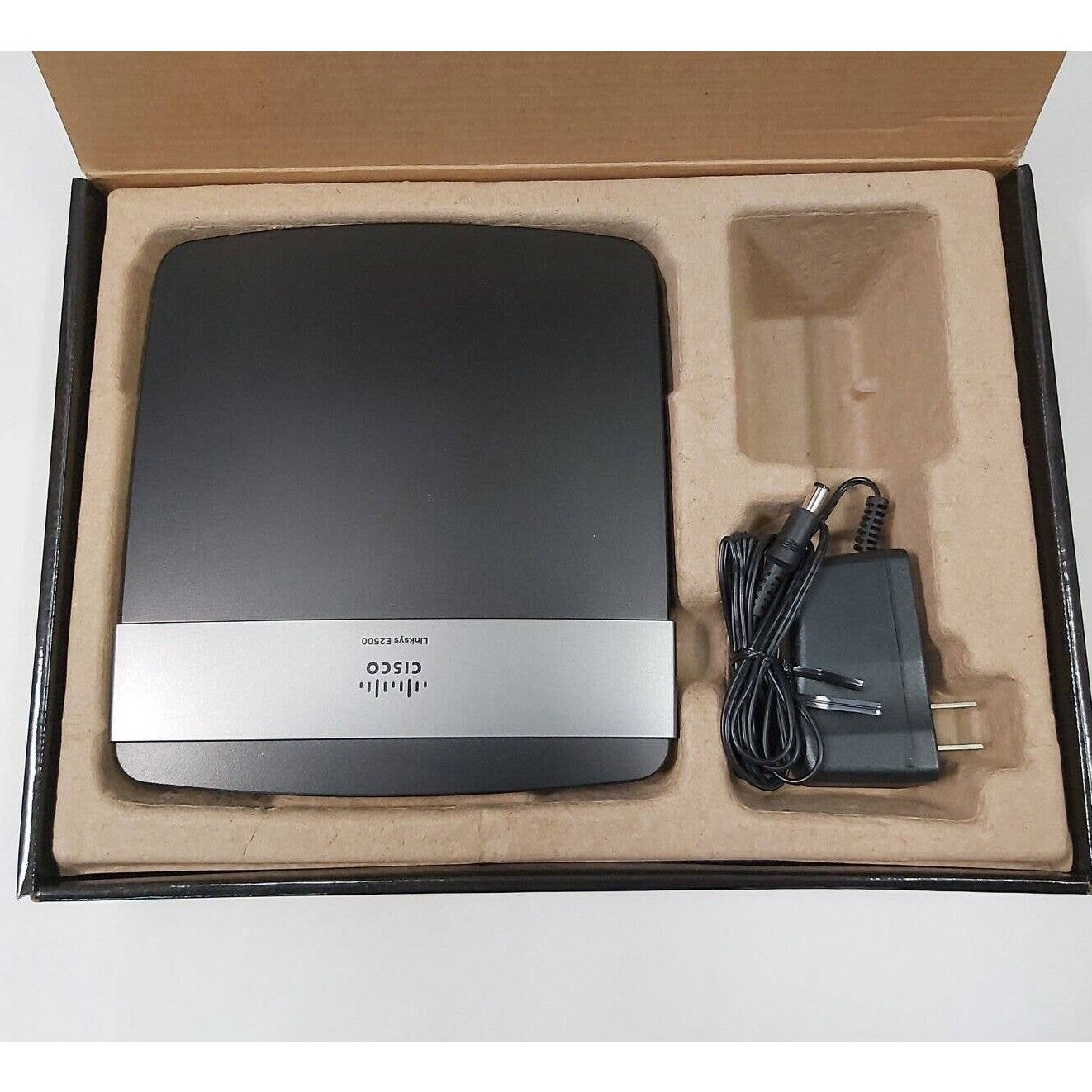 Cisco Linksys N600 Dual-Band Wireless-N Router Advanced Simultaneous WiFi