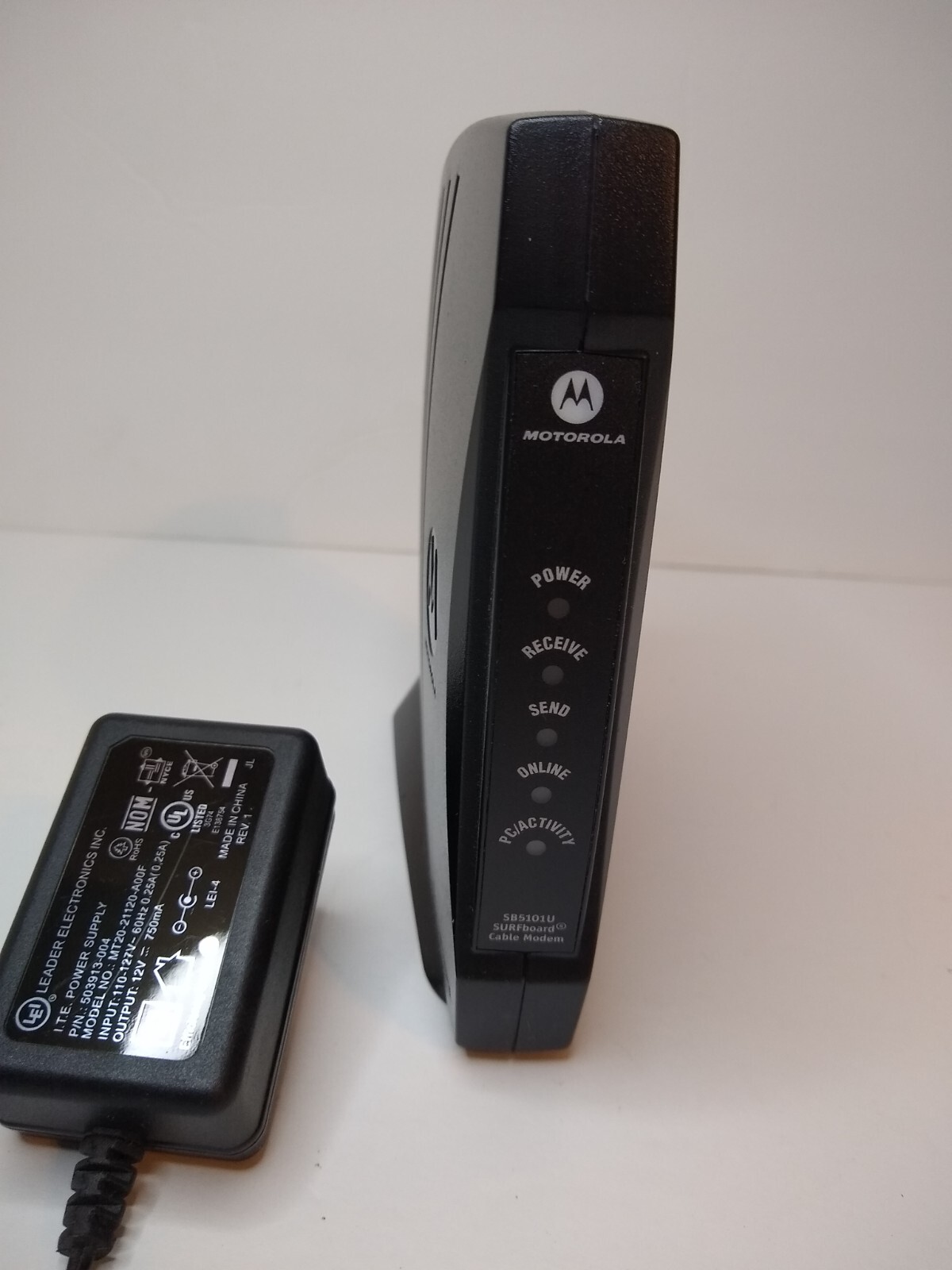 Motorola SURFboard Cable Modem Model SB5101U P/N:(563452-001-00) w/Power Cord
