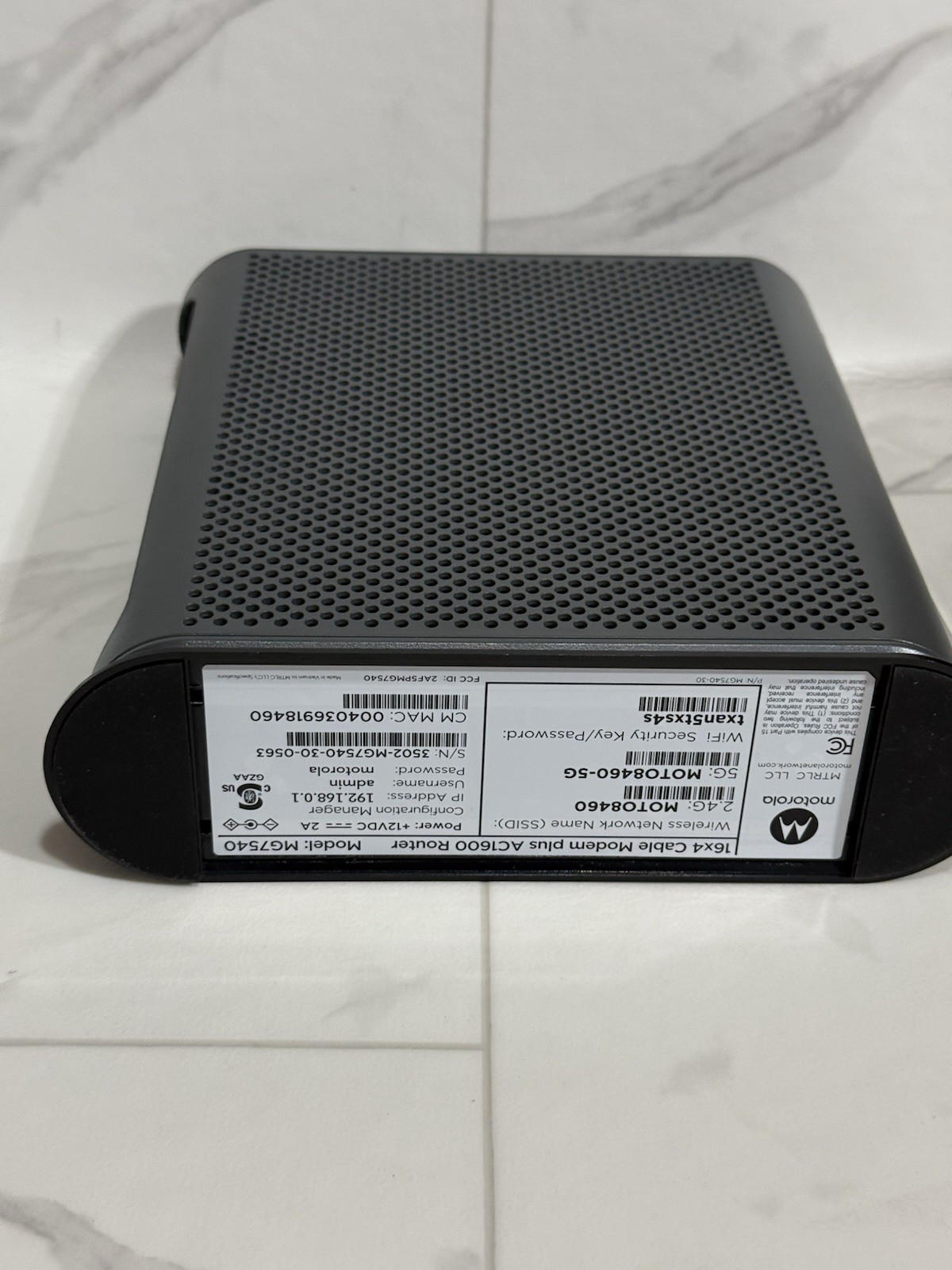 Motorola 16×4 Cable Modem Plus AC1600 Dual Band WiFi Gigabit Router Model MG7540