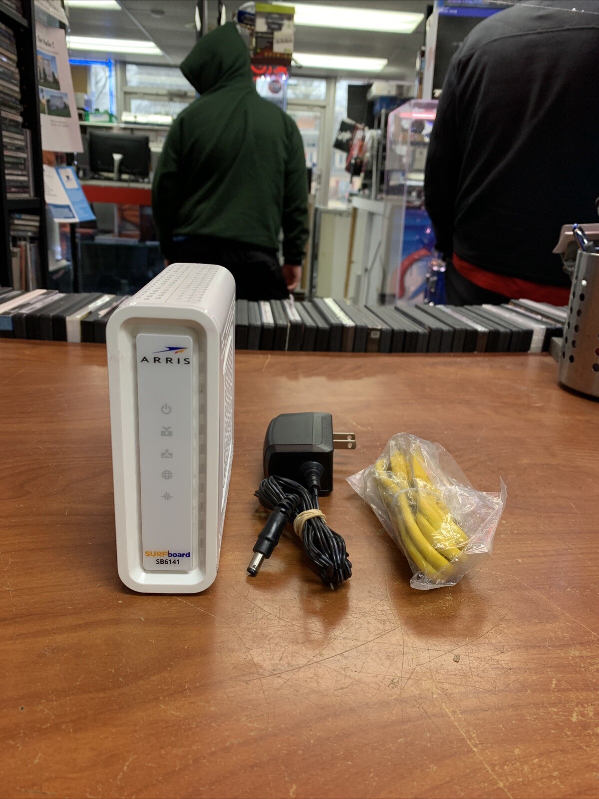 Motorola SURFboard SB6141 8×4 DOCSIS 3.0 Cable Modem (w/ac & cat5)