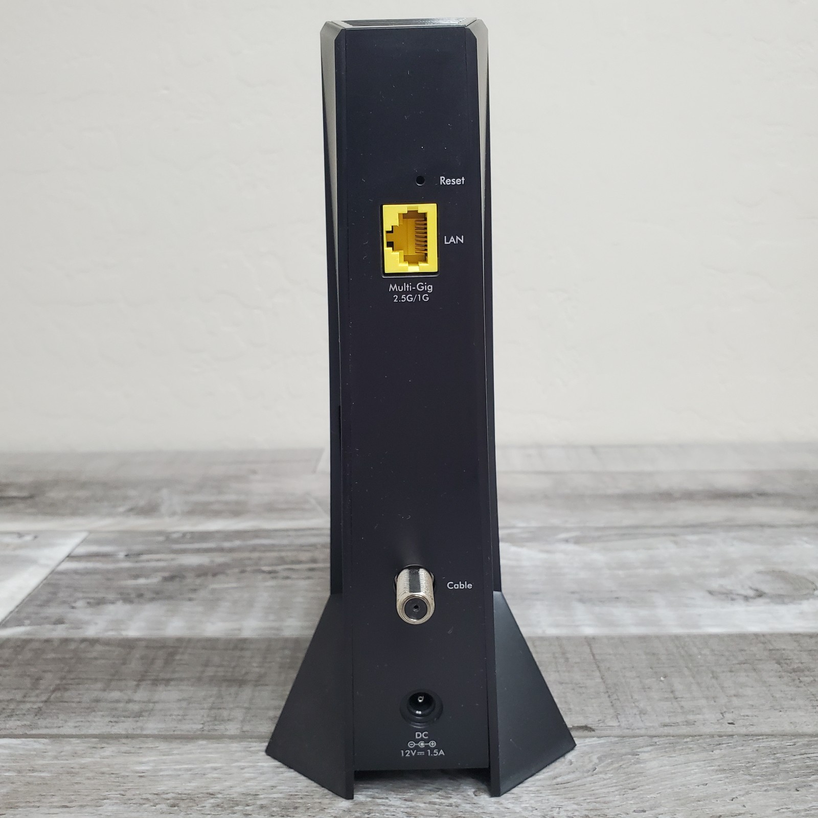 NETGEAR Nighthawk CM2000 DOCSIS 3.1 2.5Gbps Cable Modem For Gaming