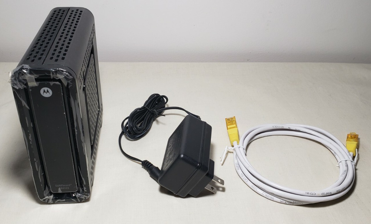 Motorola SURFboard SB6121 P/N: 575186-017-00 (Coax Cable Modem)