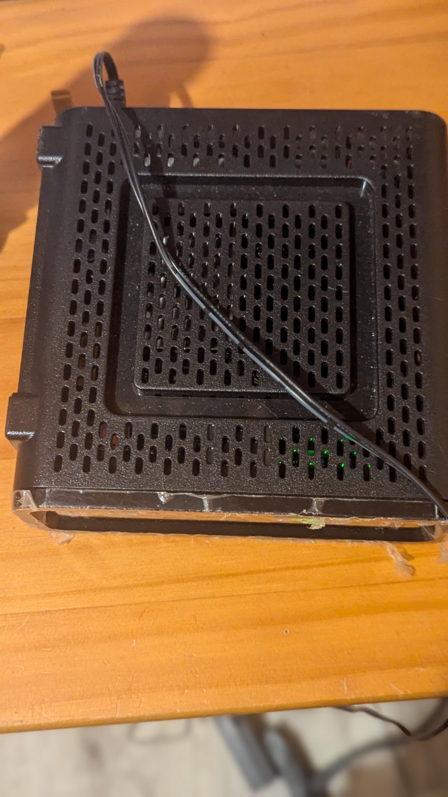 ARRIS Touchstone CM8200A DOCSIS 3.1 Ultra Fast Cable Modem – Black