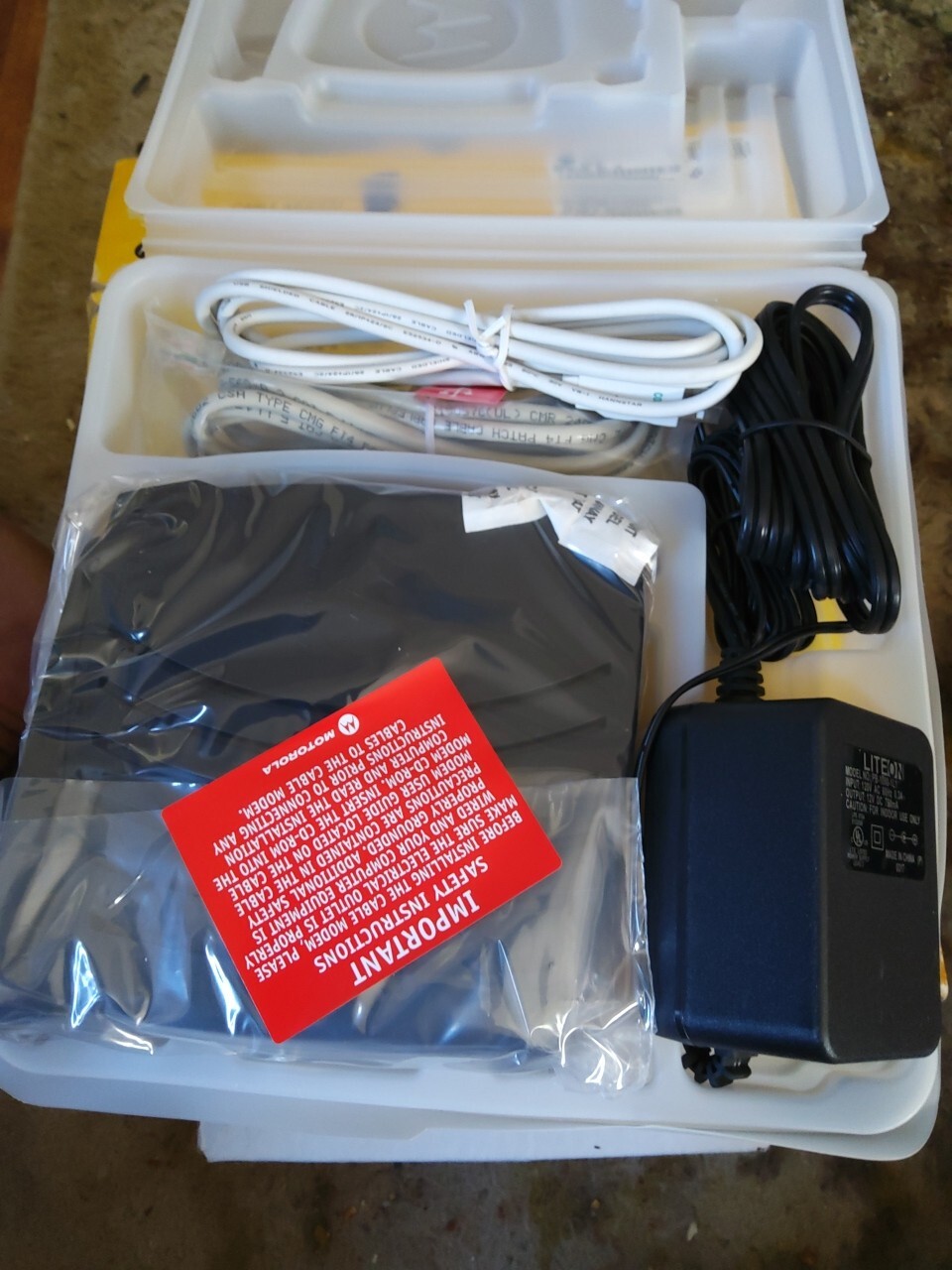 MOTOROLA Surfboard Cable Modem Model SB5100 NEW Open Box