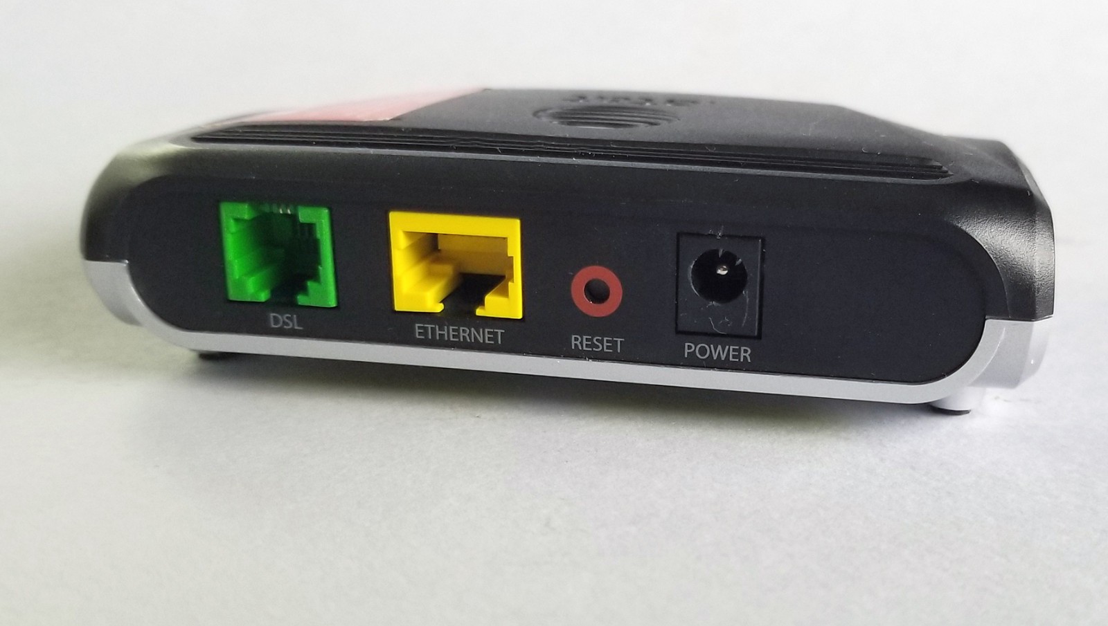 Motorola 3360 (581211-003-00) 24 Mbps DSL Modem with Adapter