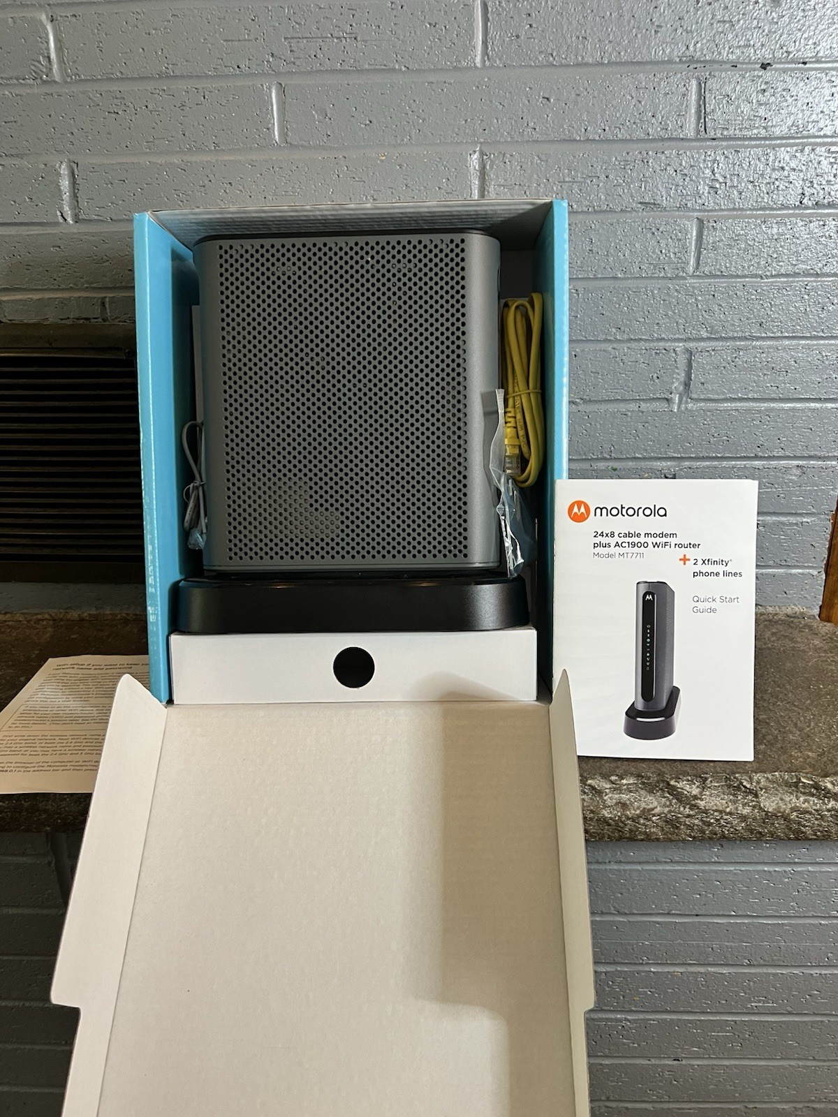 Motorola MT7711 24×8 Cable Modem Plus AC1900 WiFi Router & 2 Phone Line Open Box