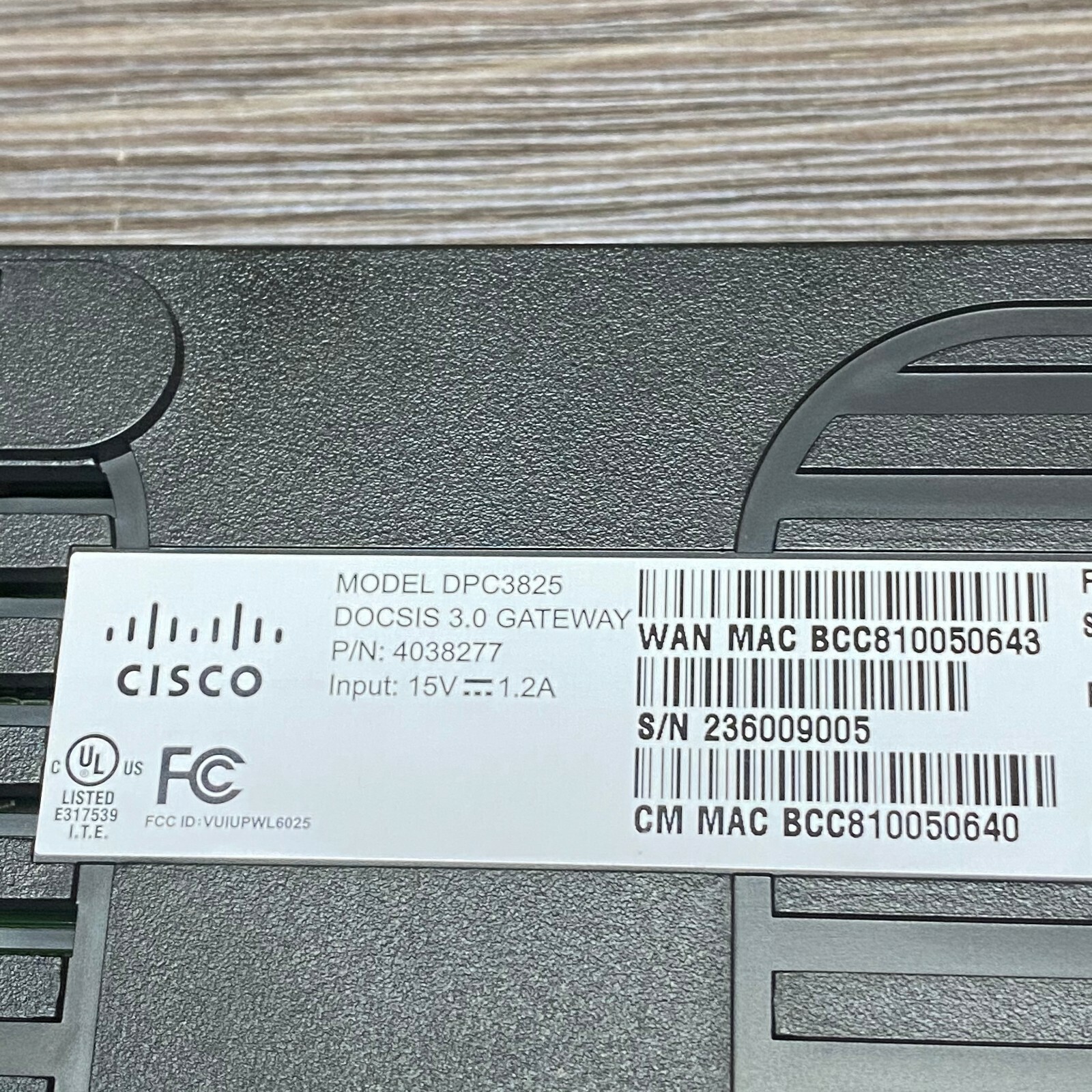 Cisco DPC3825 4 Port DOCSIS 3.0 Gateway Wireless Router Power Supply Included