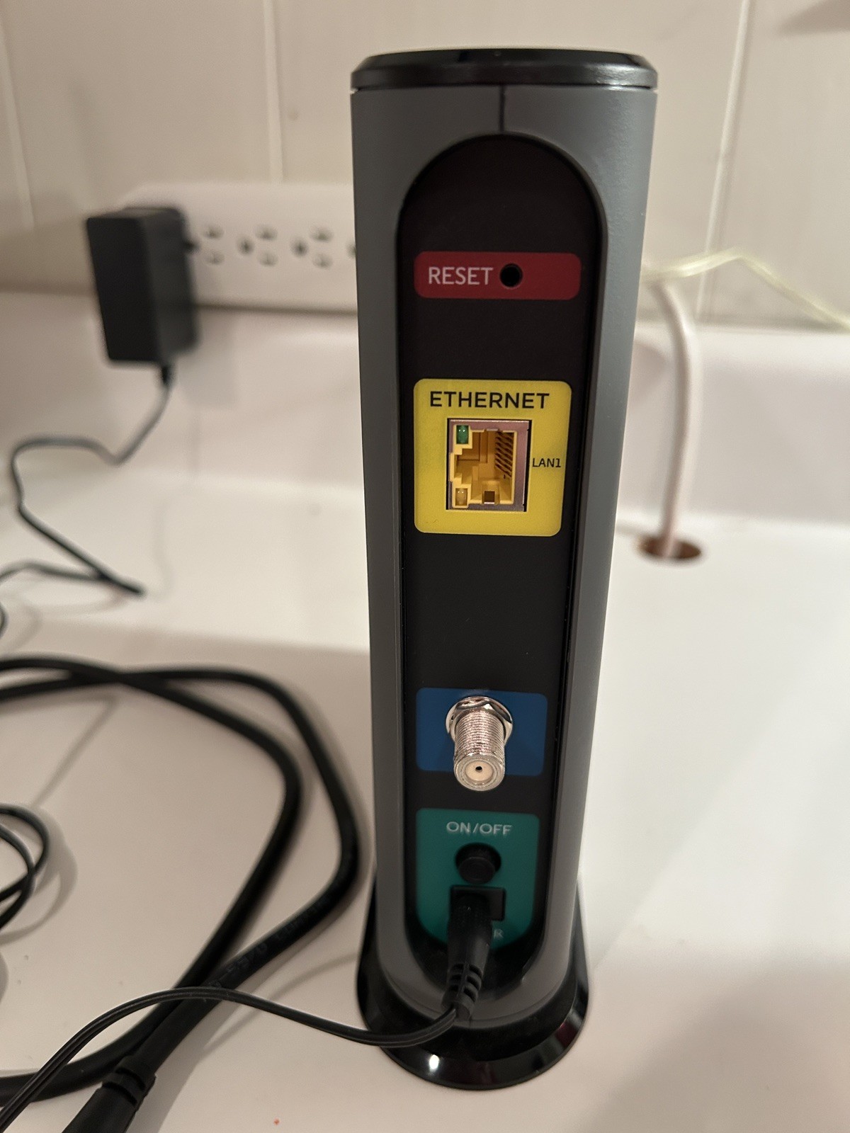 Motorola 24×8 Cable Modem – Model MB7621 DOCSIS 3.0 w/ power adaptor and coax