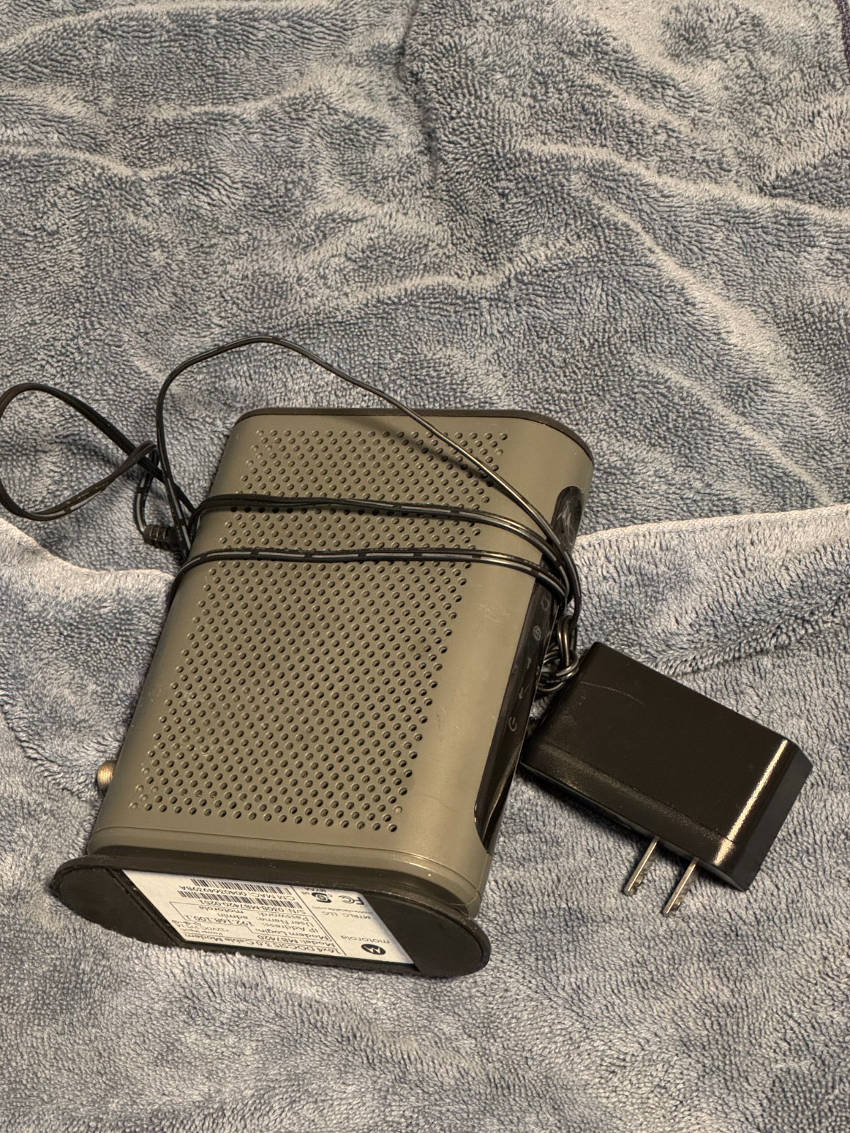 Motorola MB742010 686mbps DOCSIS 3.0 Cable Modem – Used and Functional