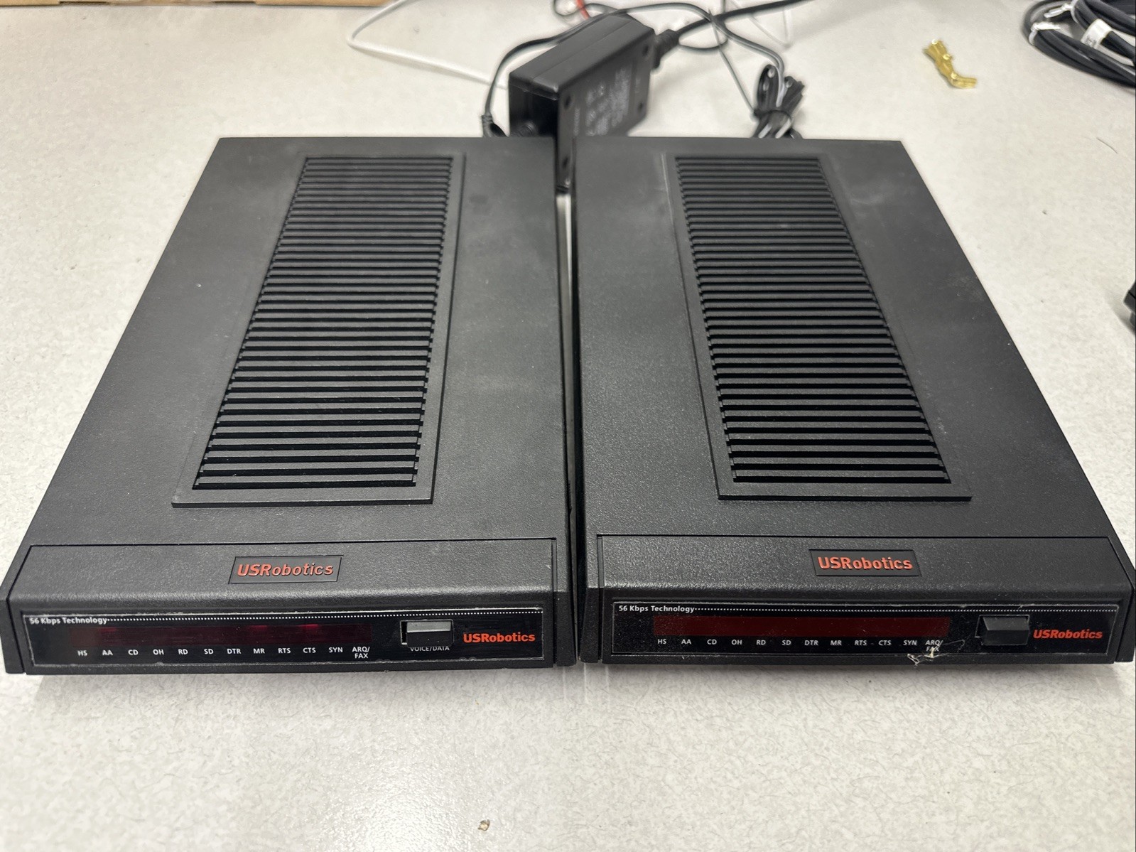 2 US ROBOTICS 3453B COURIER 56K Business Modem 64-003453-02R Bin #1