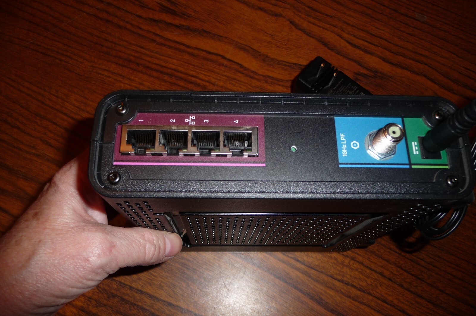 Motorola ARRIS SURFboard SBG6580 DOCSIS 3.0 Cable Modem and Wi-Fi Router N300
