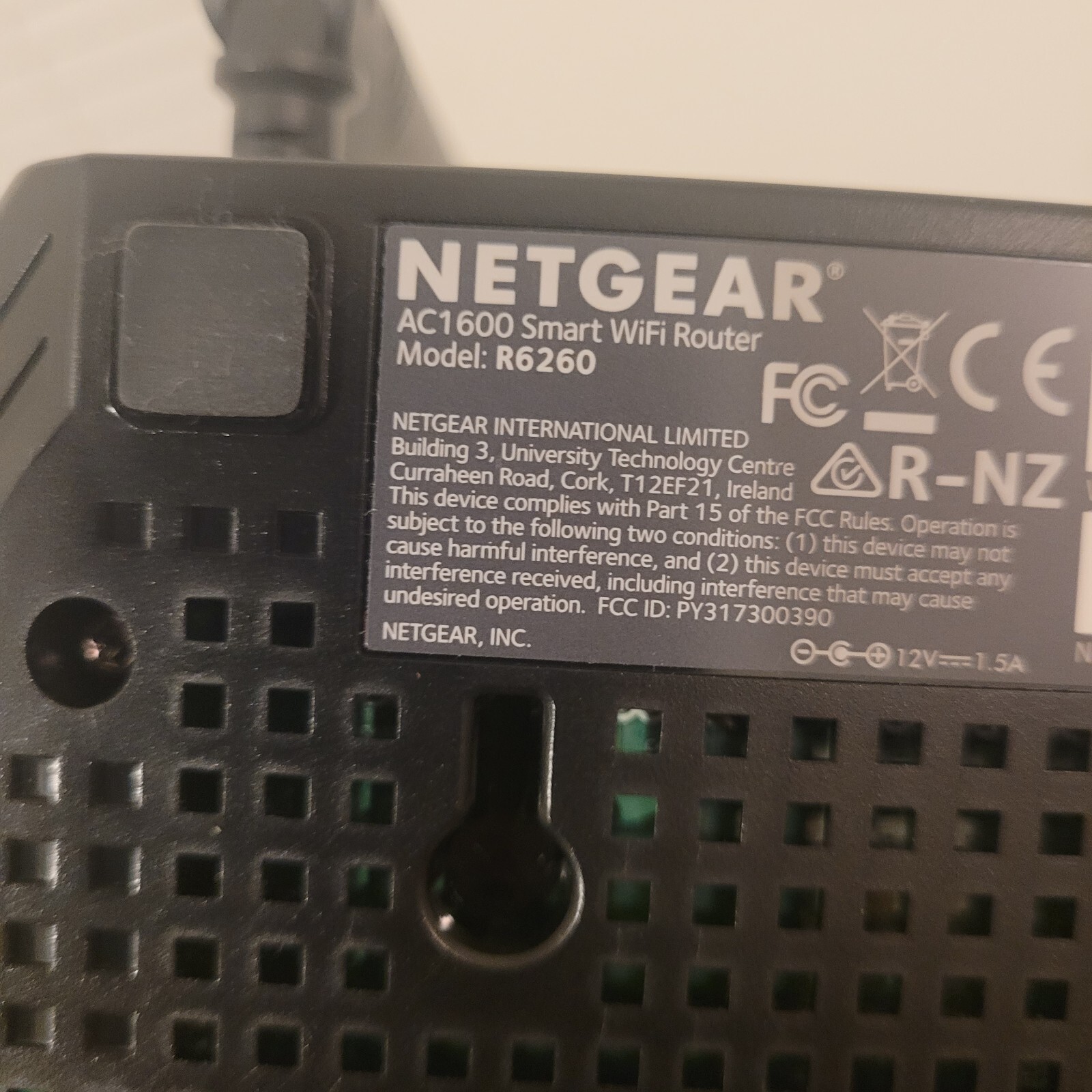 NETGEAR CM500V Cable Modem & NETGEAR R6260 Wifi Router