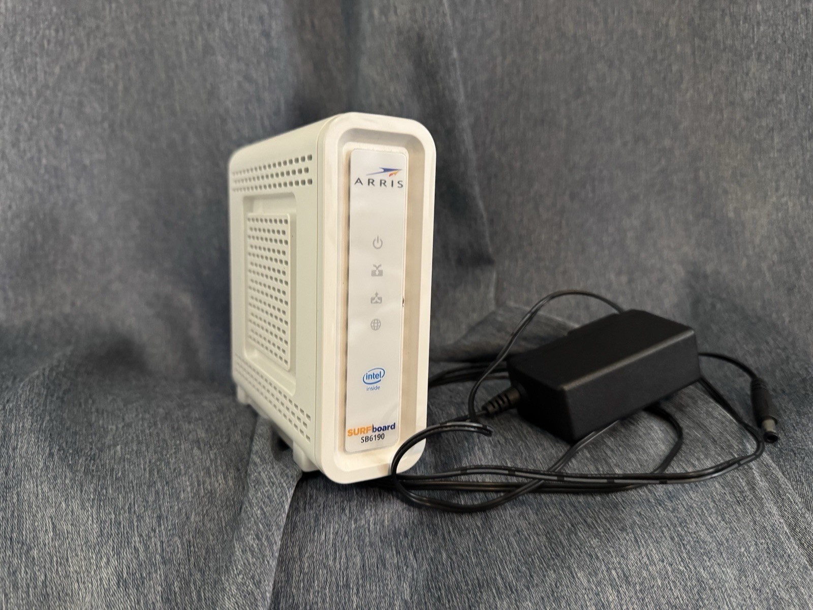 ARRIS SB6190 White Surfboard Cable Modem