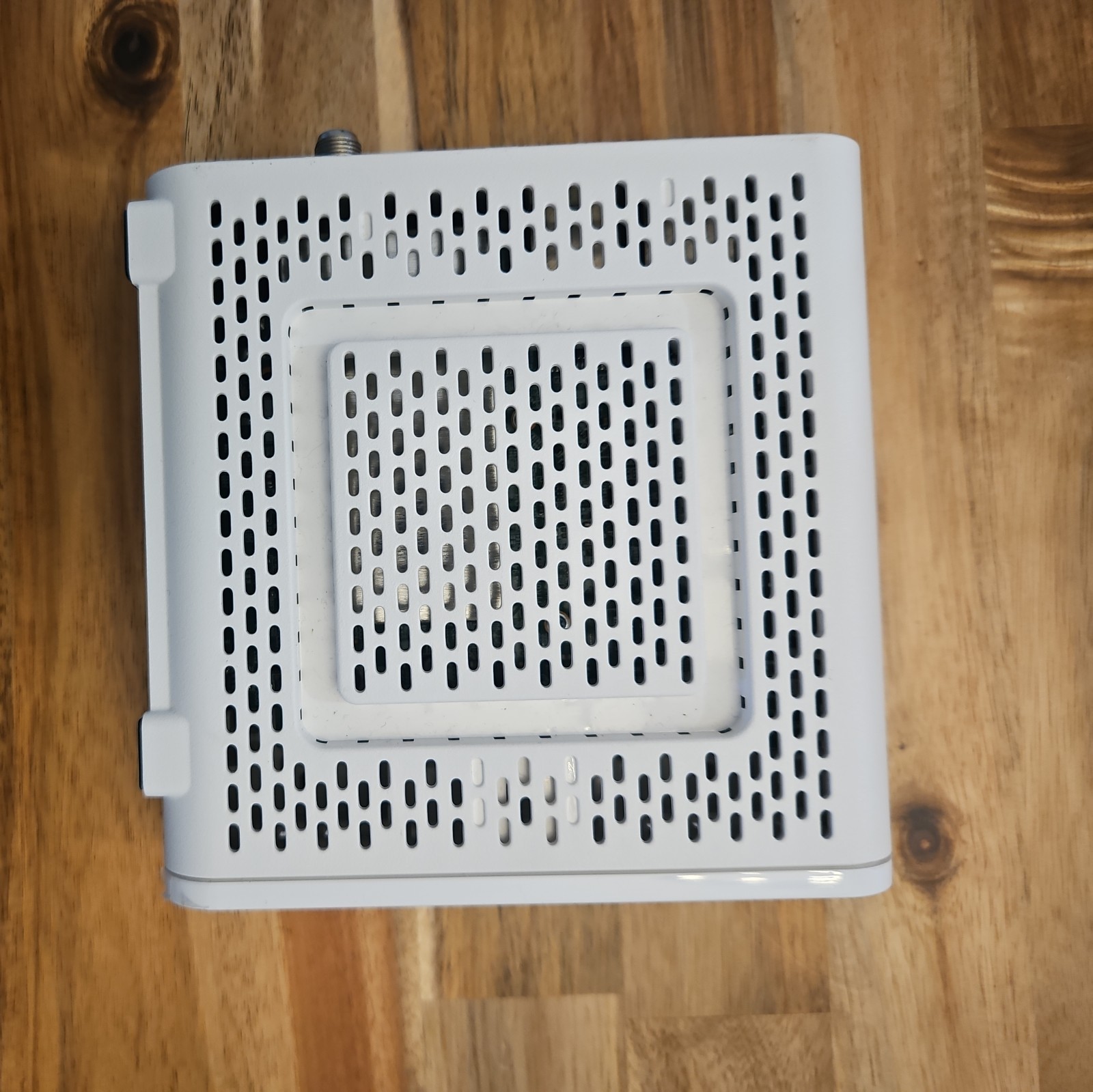 ARRIS SURFboard SB8200 DOCSIS 3.1 Cable Modem, no power cable